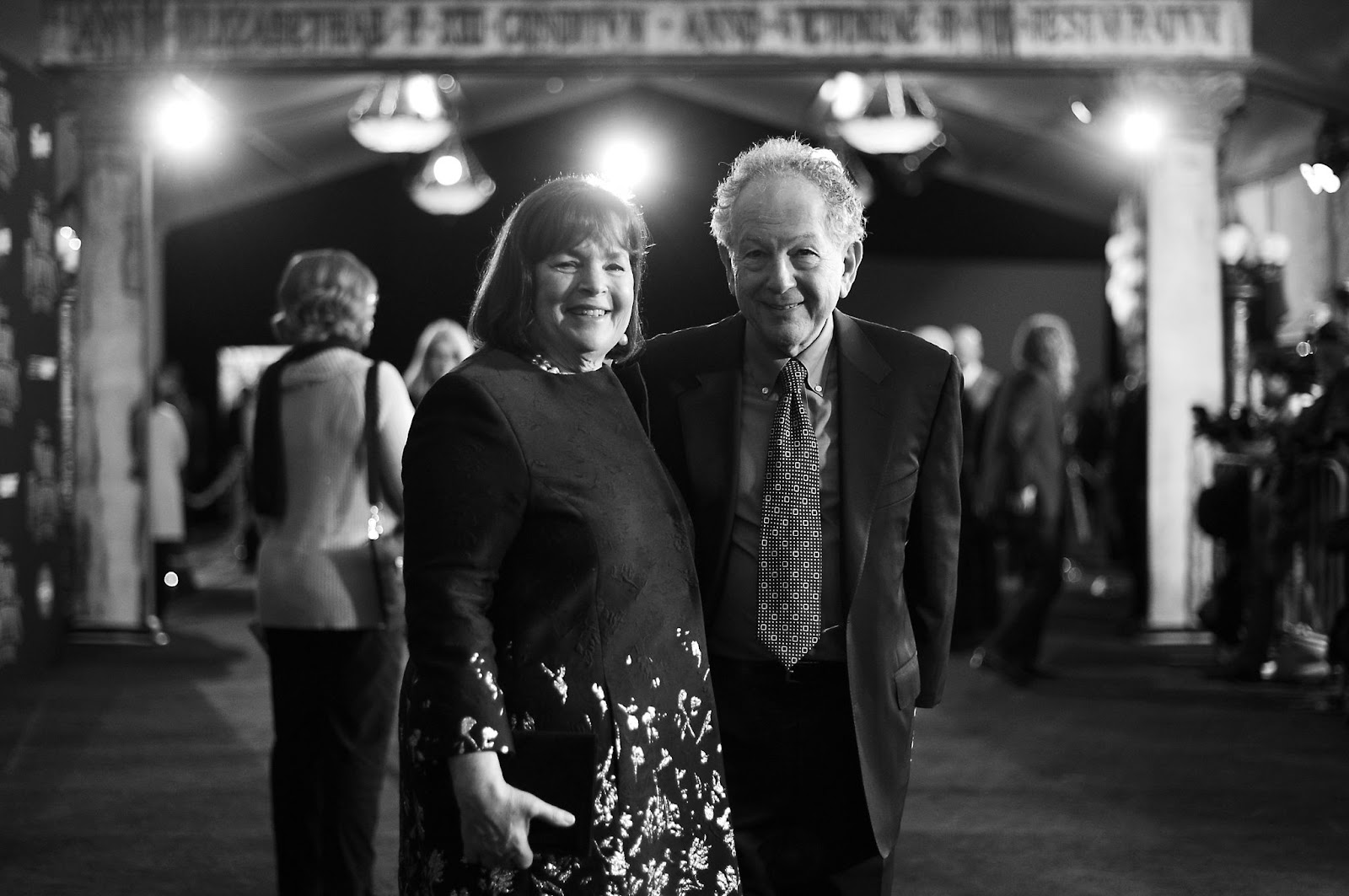 El 29 de noviembre de 2018, Ina y Jeffrey Garten asistieron al estreno mundial de "Mary Poppins Returns" en Hollywood, California. A lo largo de los años y los cambios, mantuvieron un vínculo muy unido, dándose prioridad el uno al otro y demostrando la solidez de su duradera relación. | Fuente: Getty Images