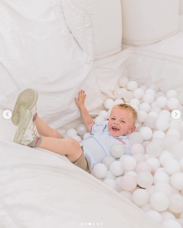 Brandon Freeman celebrando su tercer cumpleaños en un post subido el 4 de marzo de 2024 | Fuente: Instagram/chelseafreeman5 | freddiefreeman