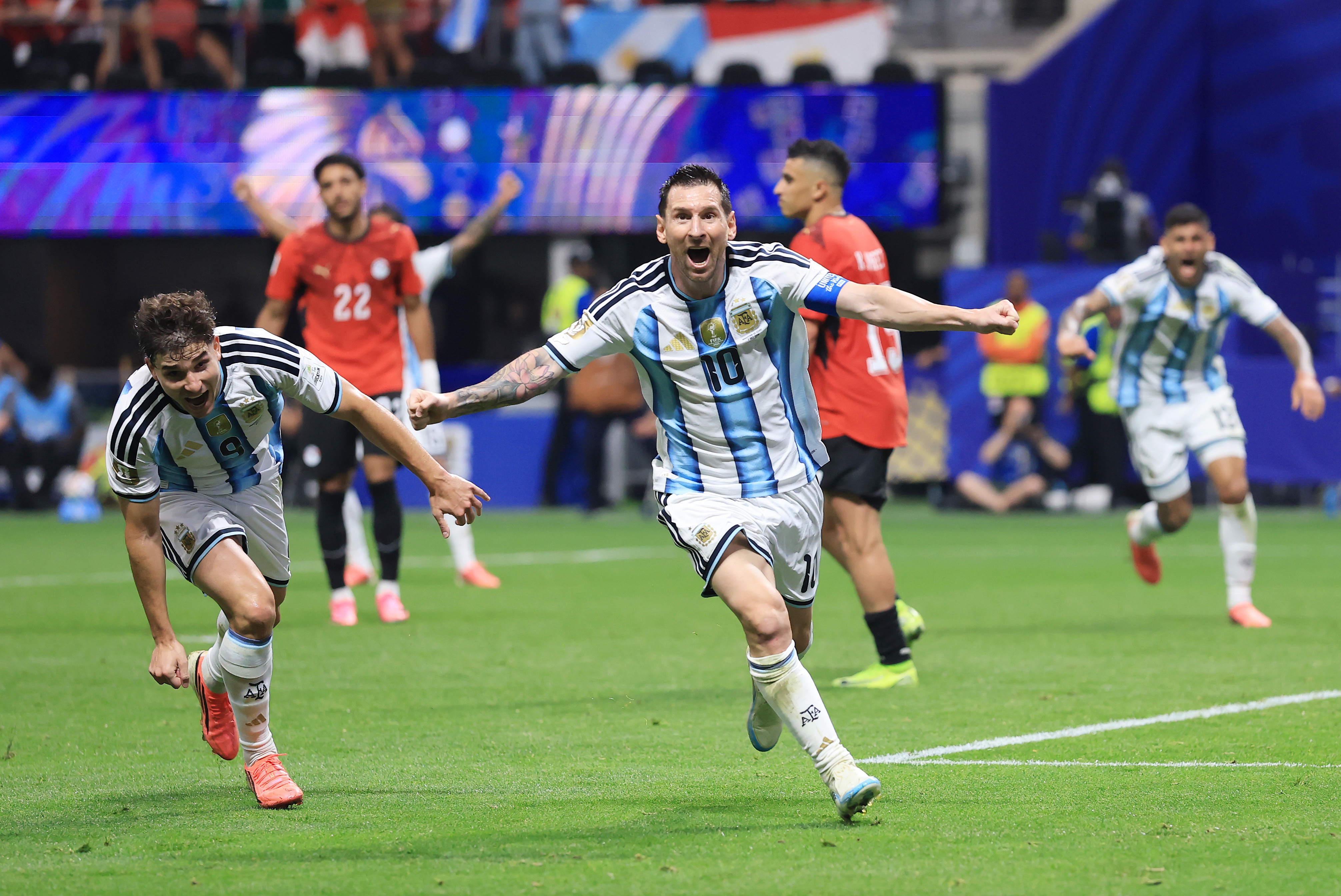 Lionel Messi celebra el segundo gol de su equipo durante el partido de octavos de final de la Copa Mundial de la FIFA 2026 entre Argentina y Egipto en el Estadio de Atlanta el 7 de julio de 2026 en Atlanta, Georgia. | Fuente: Getty Images