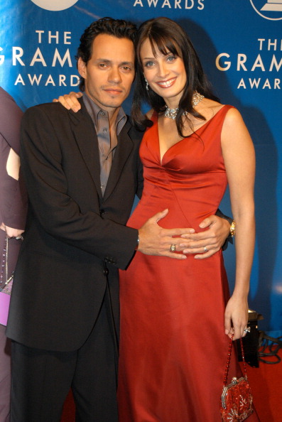 Marc Anthony y su esposa Dayanara Torres durante la llegada a la 45ª entrega anual de los Premios Grammy en el Madison Square Garden de Nueva York, Estados Unidos | Fuente: Getty Images