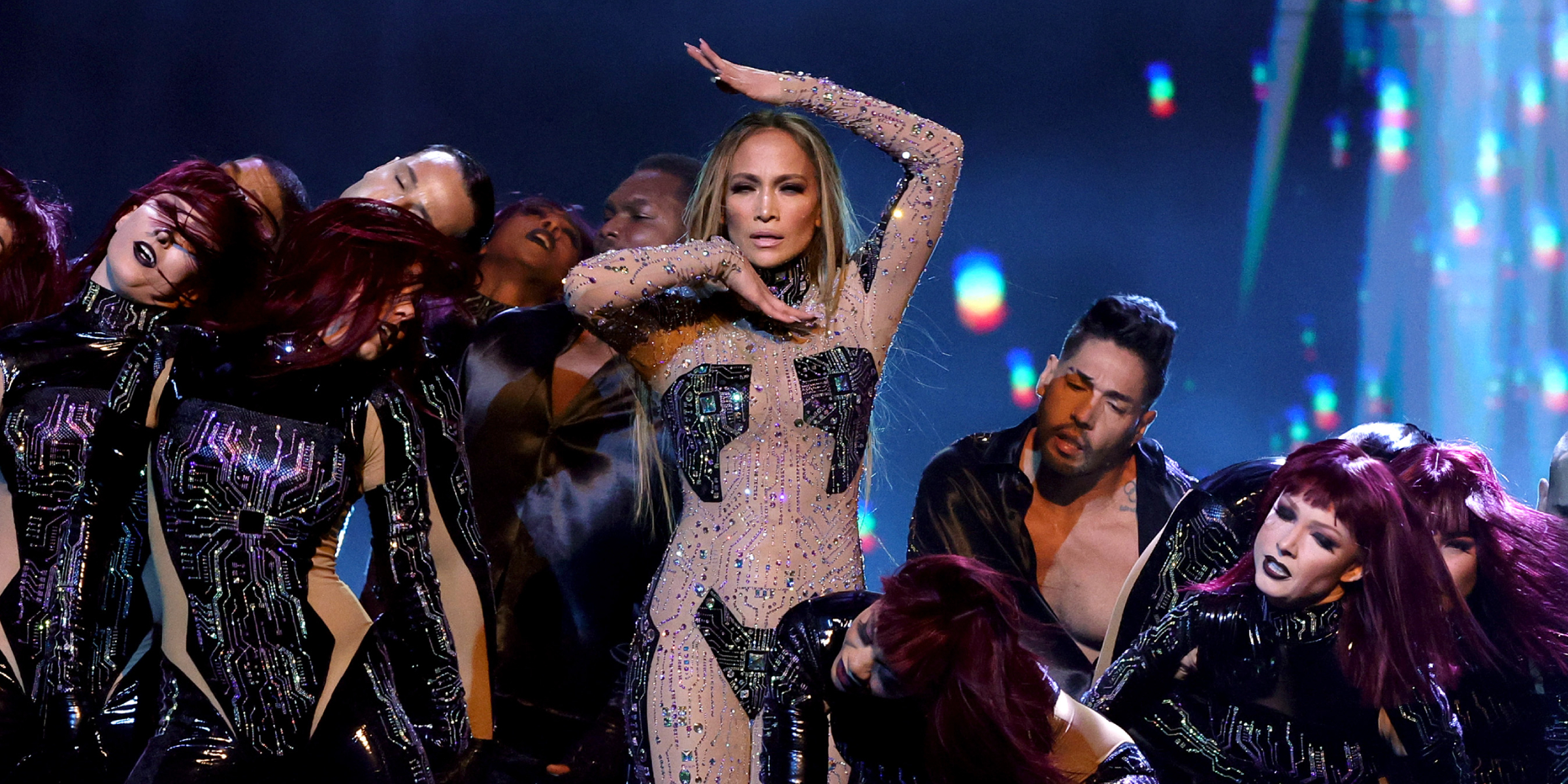 Jennifer Lopez abre los AMAs 2025 con su cuerpo de baile | Fuente: Getty Images