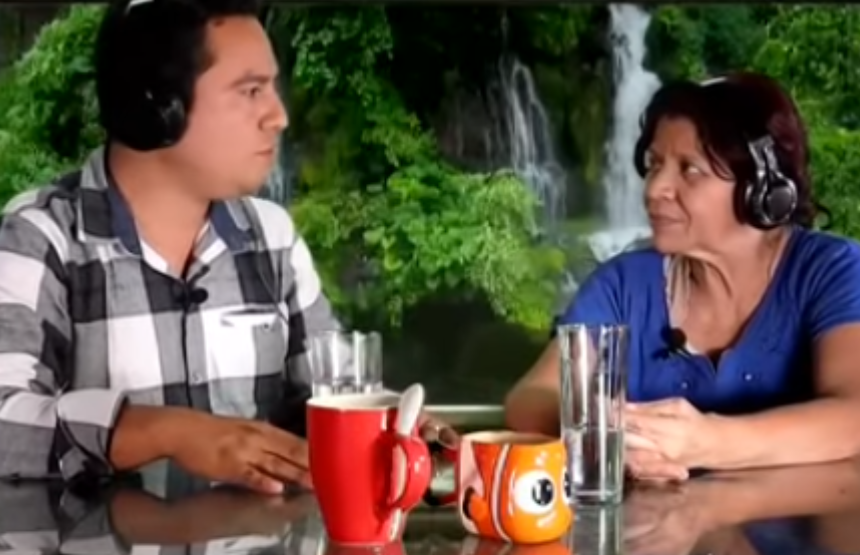 Jaime Toral y Doña Lety durante una transmisión por Internet. | Fuente: Youtube/ EXCELSIOR.