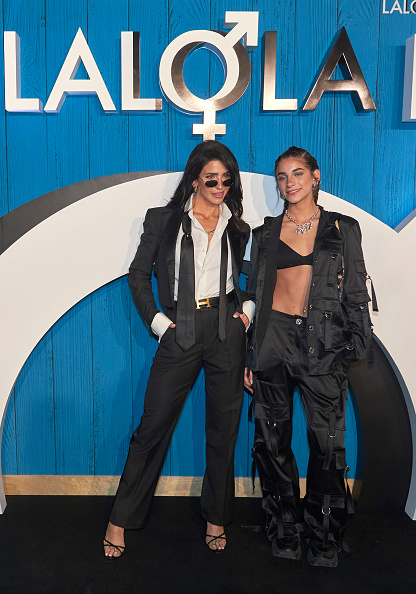 Bárbara de Regil y Mar de Regil posan para una fotografía durante un evento de alfombra roja por el estreno de la película “LaLola” en Reforma 222, el 30 de enero de 2024, en la Ciudad de México, México | Fuente: Getty Images