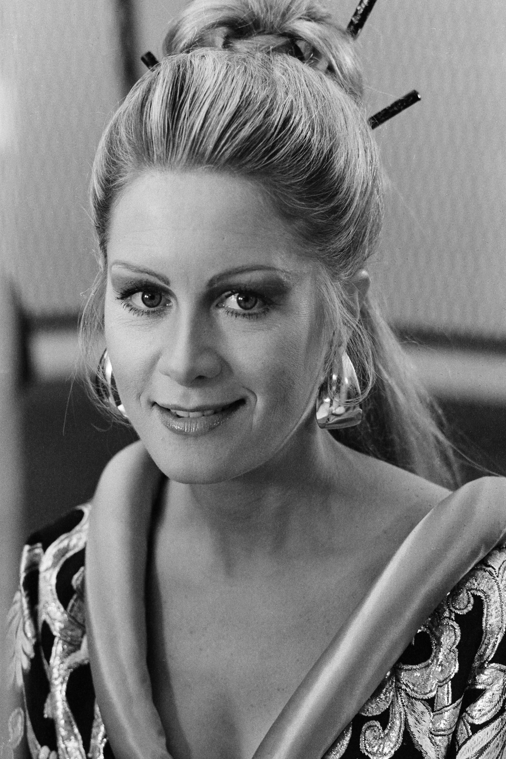 Una imagen sin fecha de Joan Van Ark en el rodaje de "Quark" | Fuente: Getty Images.