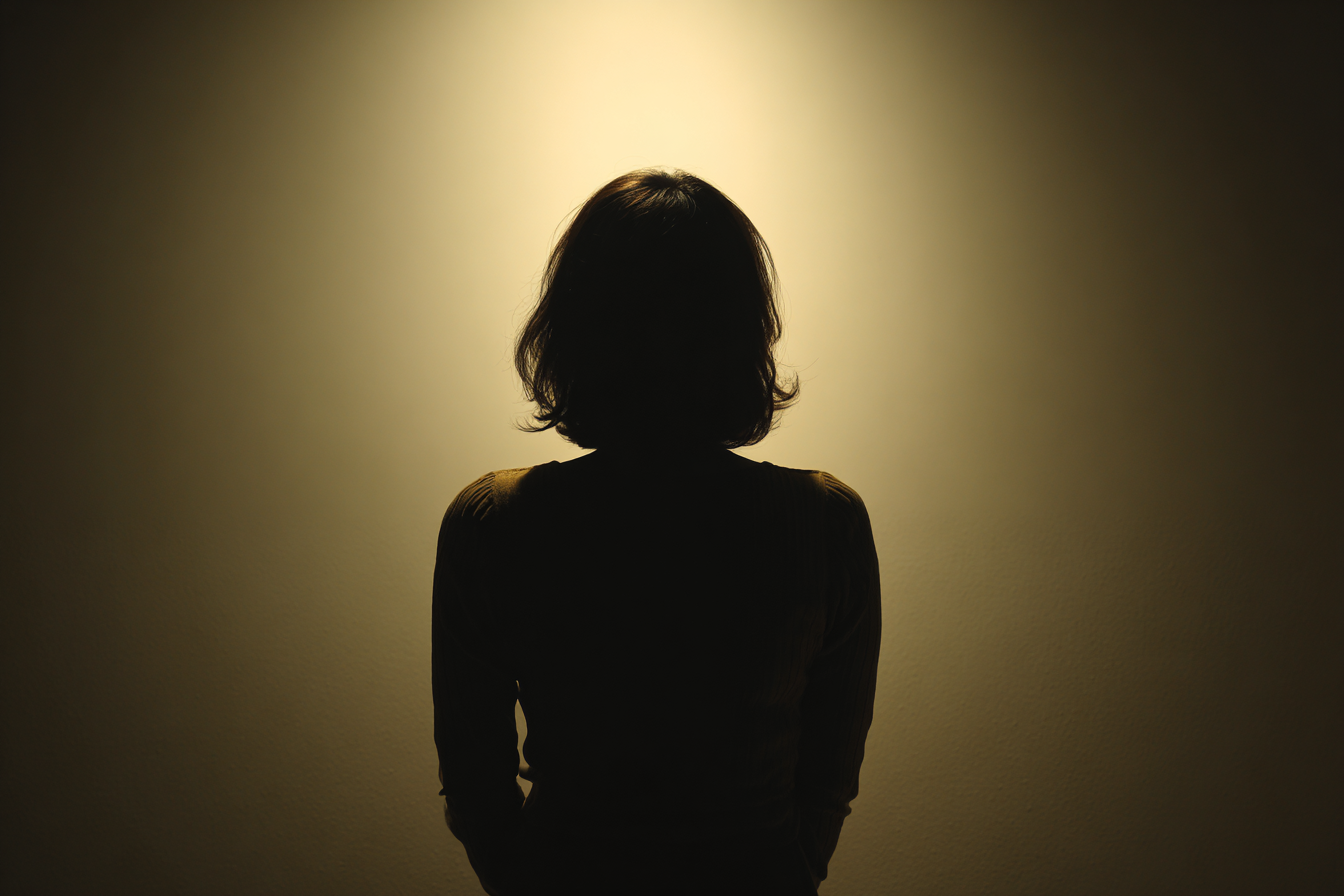 La silueta de una mujer | Fuente: Midjourney