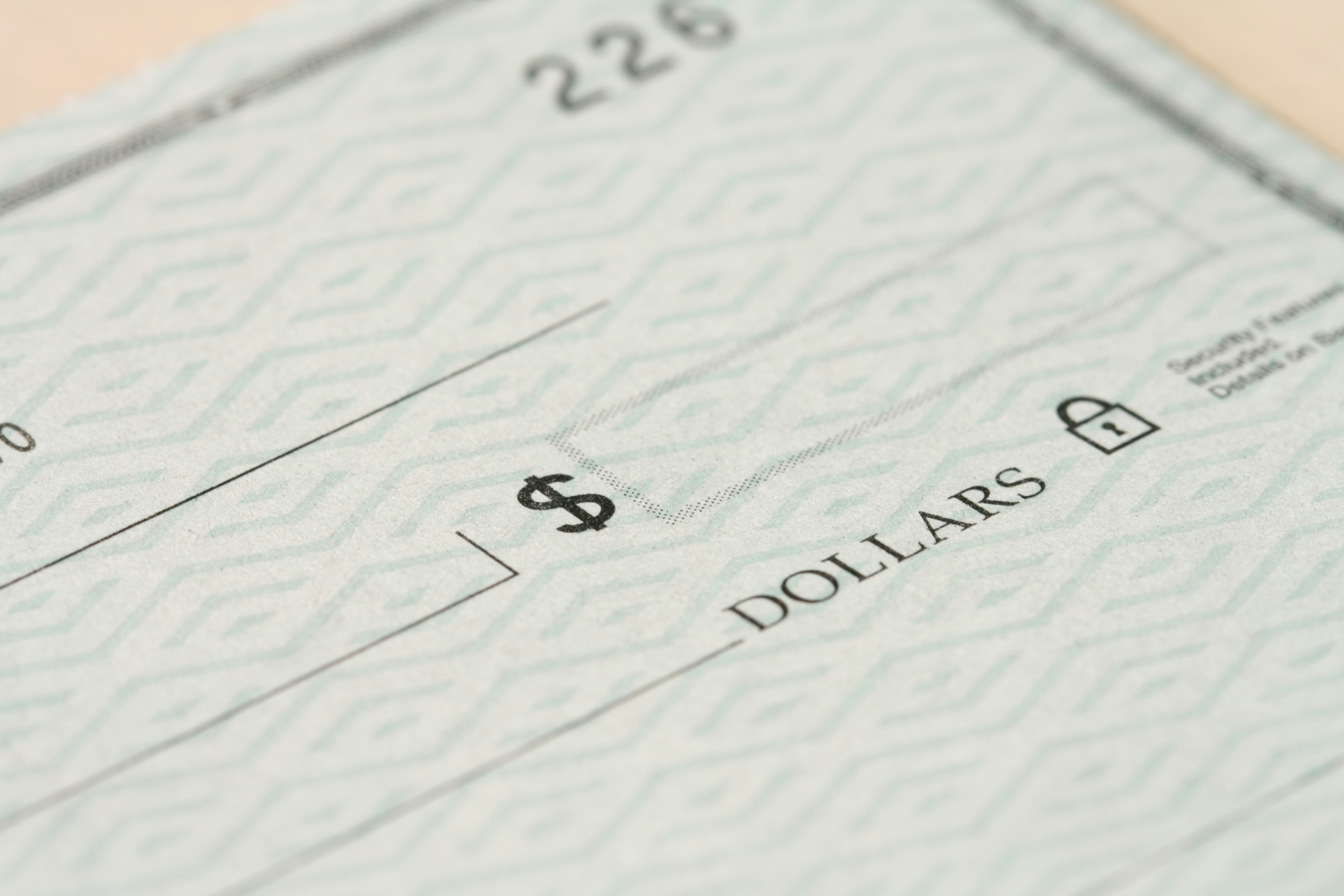 Primer plano de un cheque en blanco | Fuente: Unsplash