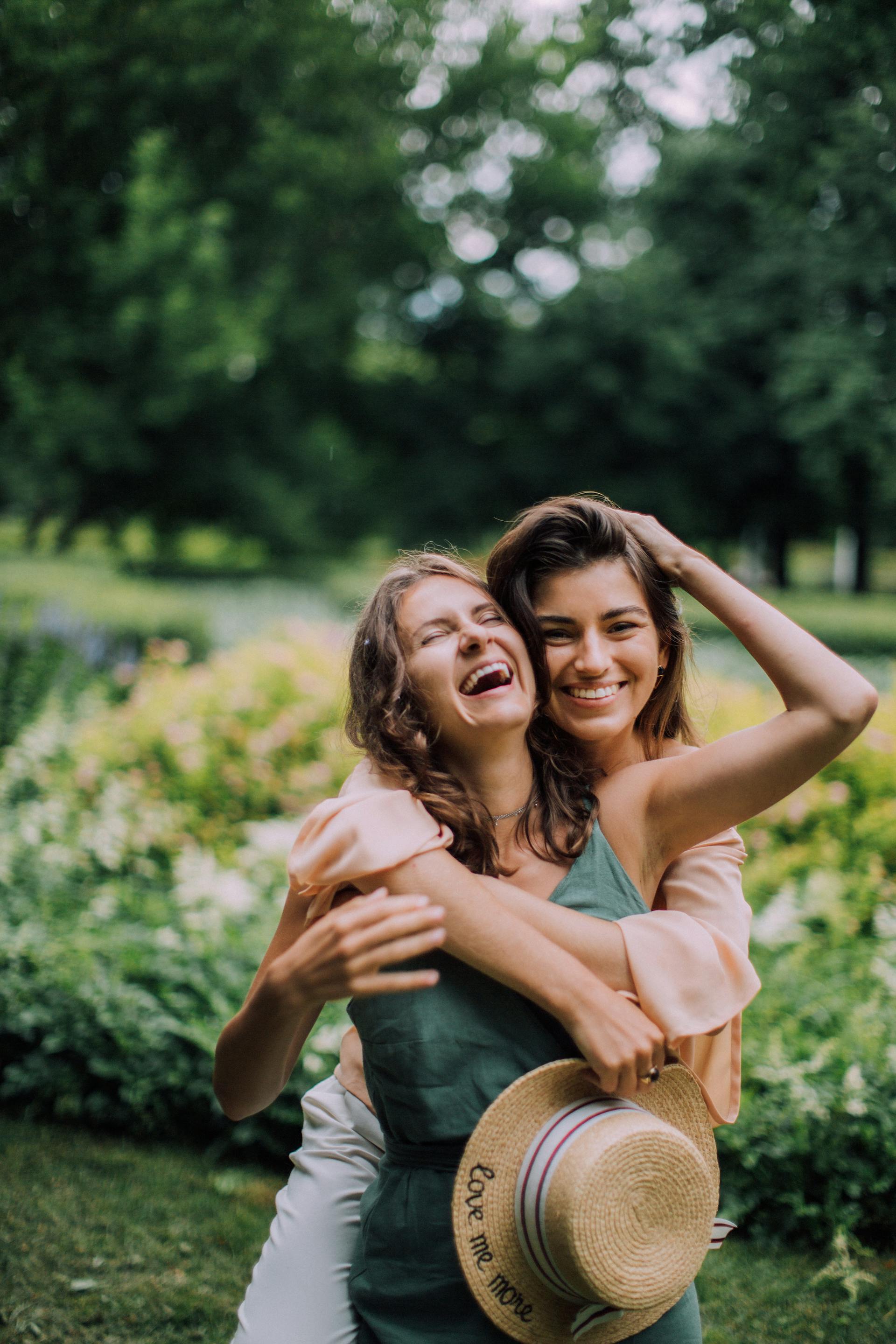 Amigas divirtiéndose juntos | Fuente: Pexels