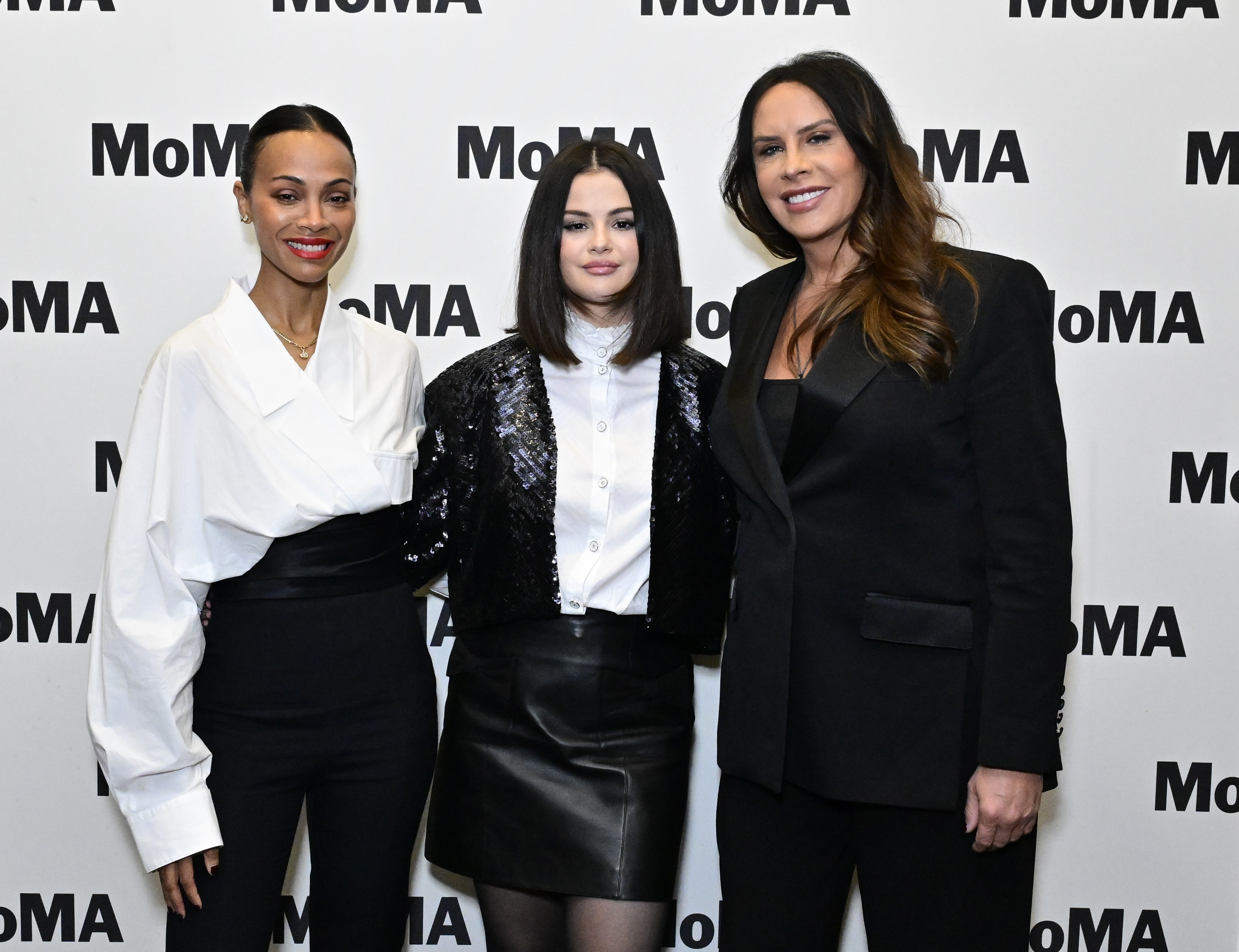 Zoe Saldaña, Selena Gómez y Karla Sofía Gascón asisten al MoMA's The Contenders 2024 Screening of "Emilia Perez" en el Museo de Arte Moderno el 03 de diciembre de 2024 en la ciudad de Nueva York. | Fuente: Getty Images