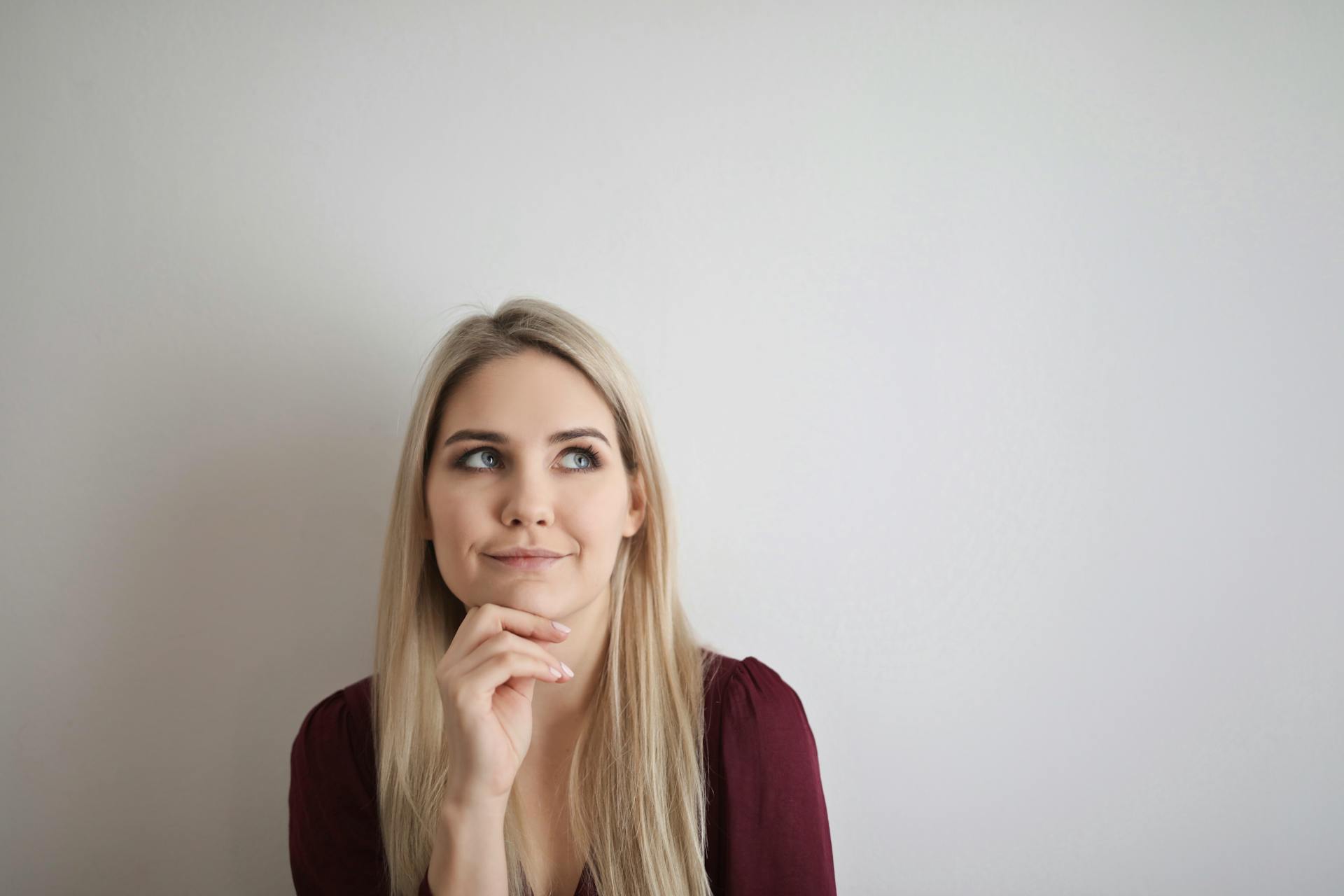 Una mujer sonriente | Fuente: Pexels