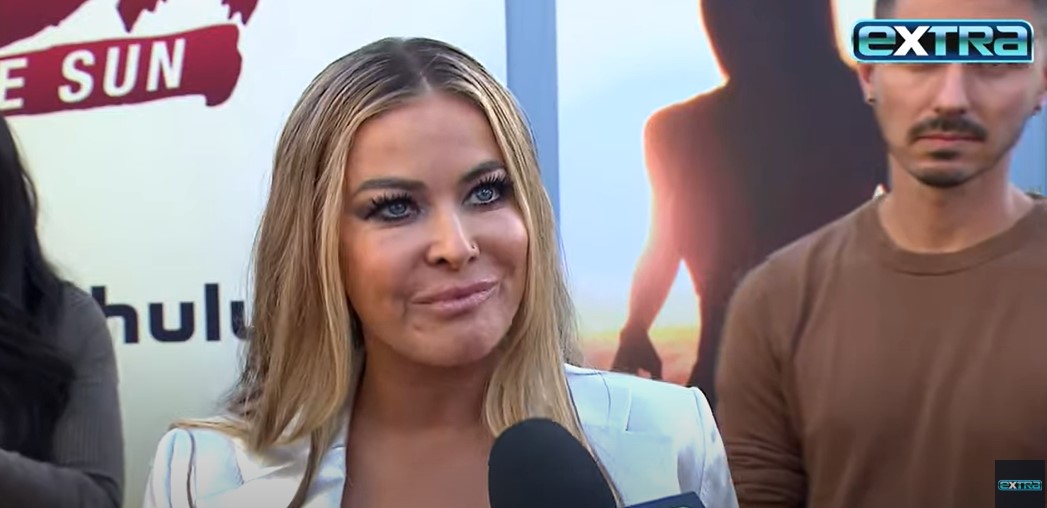 La actriz habla de sus problemas mientras trabajaba en "Baywatch" en un clip del 27 de agosto de 2024 | Fuente: YouTube/extratv