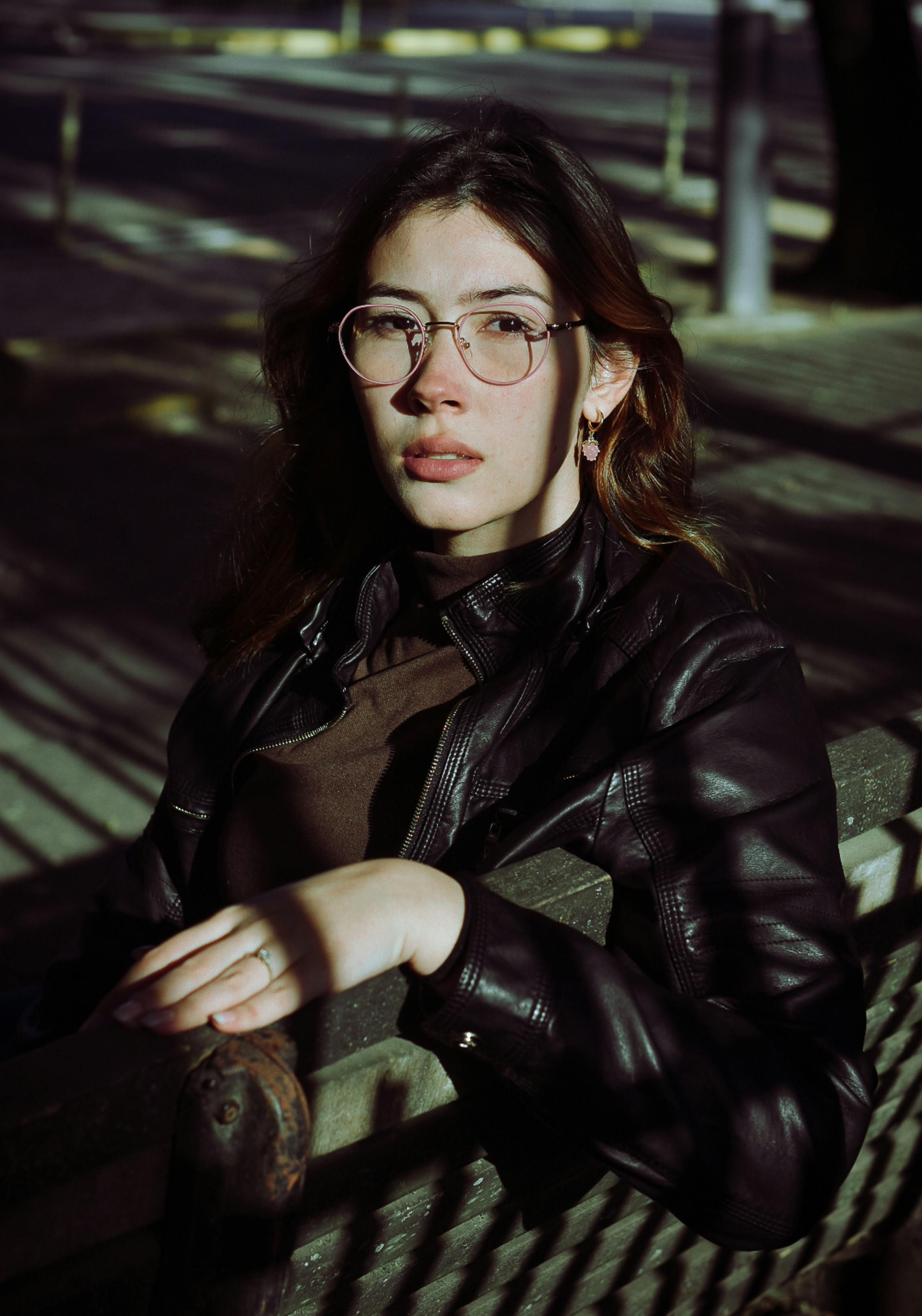 Una mujer seria | Fuente: Pexels