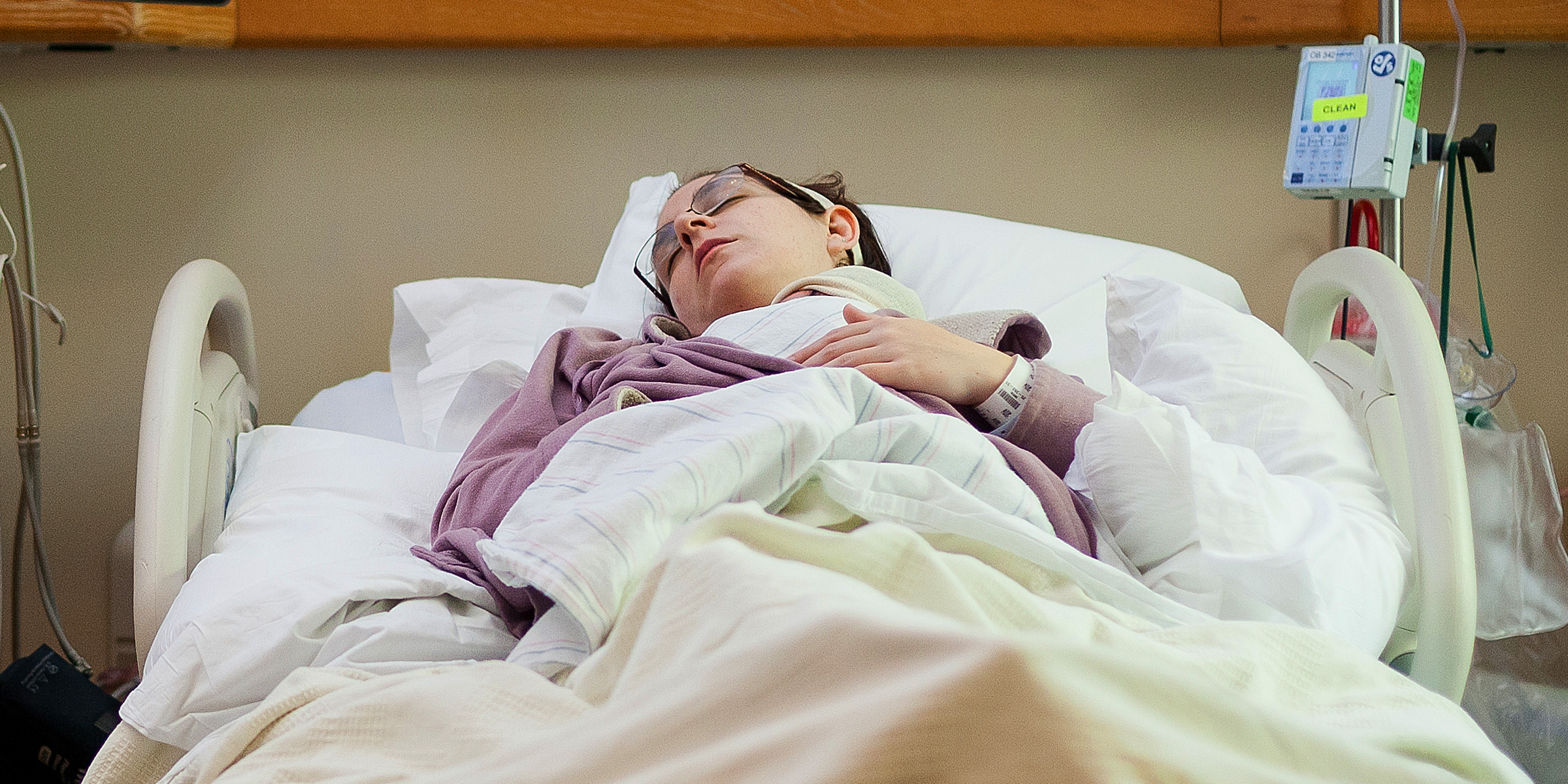 Una mujer en la cama de un hospital | Fuente: Flickr