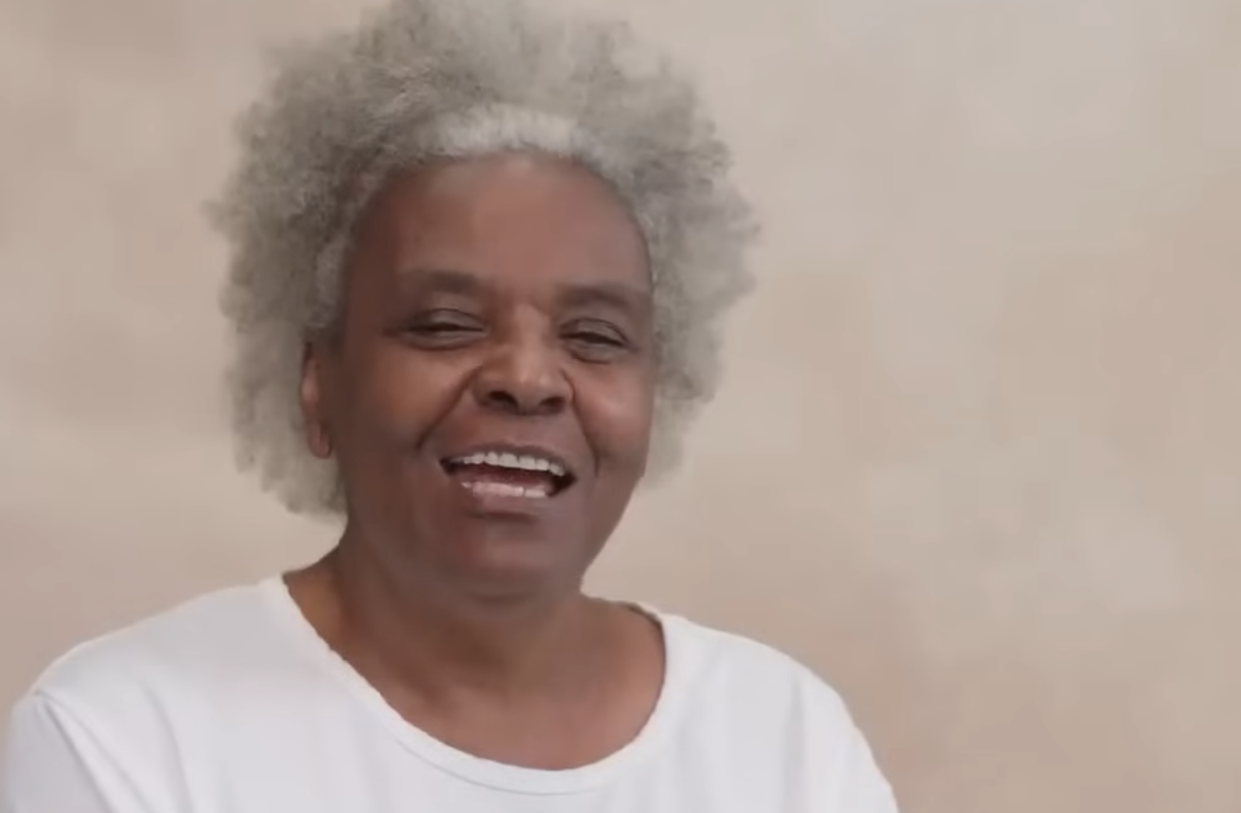 Captura de pantalla de Linda Truesdale de un vídeo del 27 de febrero de 2025. | Fuente: YouTube/Doctor Carl Truesdale