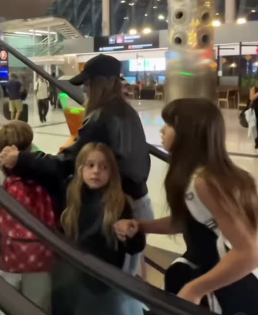 La China Suárez con sus hijos en Ezeiza. | Fuente: instagram.com/paratirevista