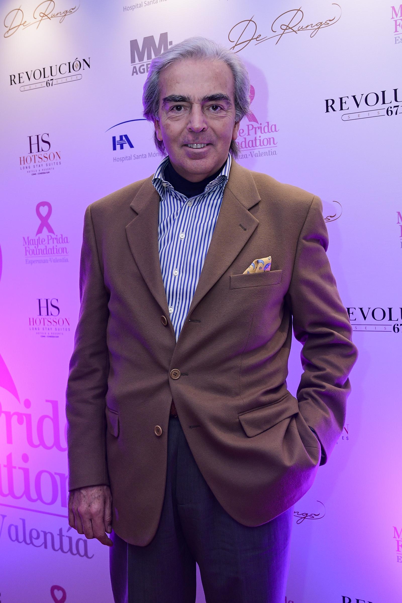 Lorenzo Lazo posa para una fotografía durante la alfombra rosa del evento "#YofirmÈelrosado" de la Fundación Mayte Prida el 19 de octubre de 2022 en Ciudad de México, México. | Fuente: Getty Images