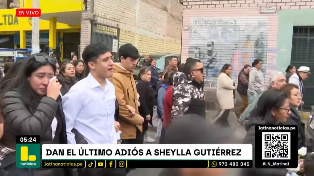 Allegados de Sheyla Gutiérrez llorando su muerte en su funeral | Fuente: Instagram/latinanoticias.pe