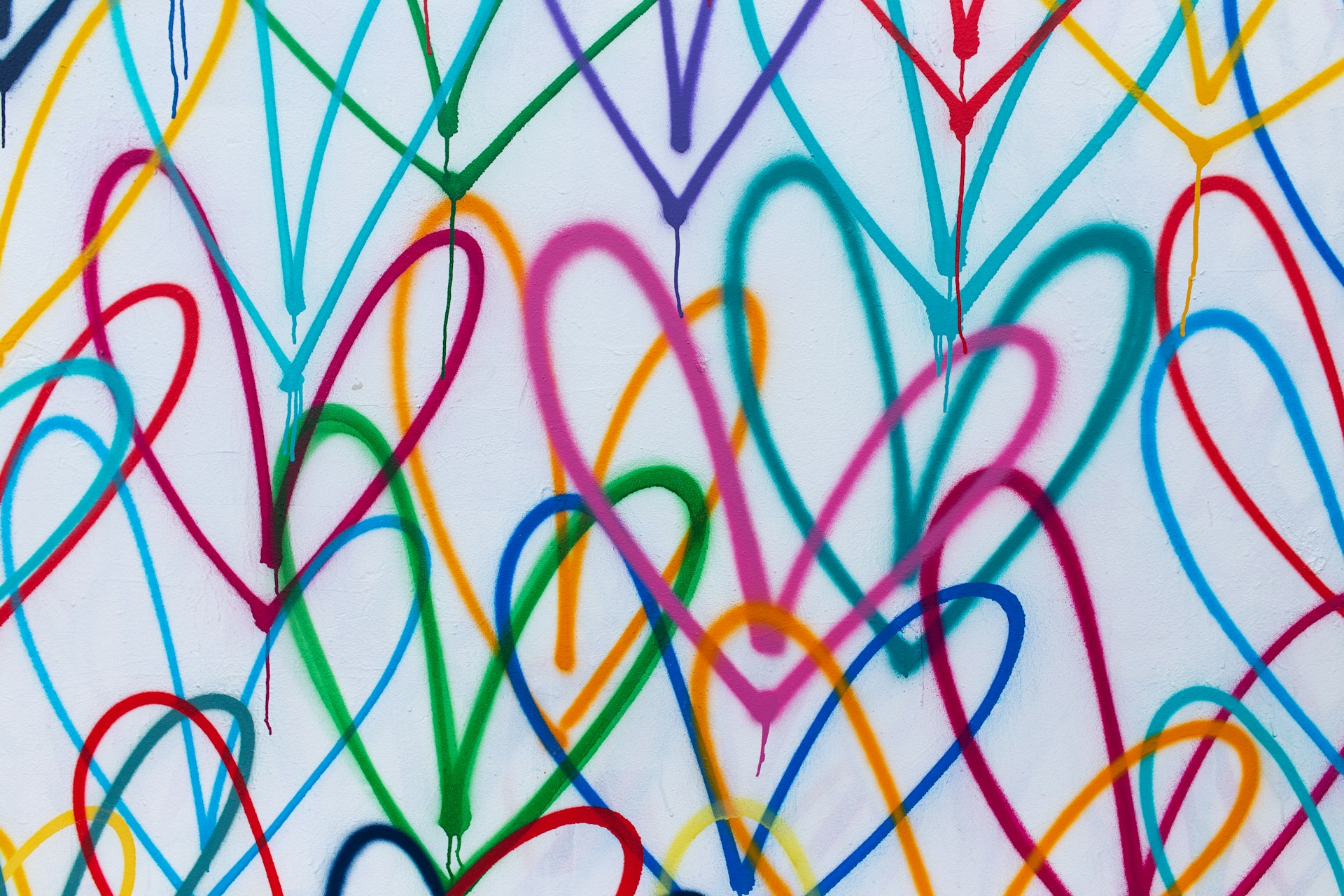 Primer plano de un colorido dibujo | Fuente: Unsplash