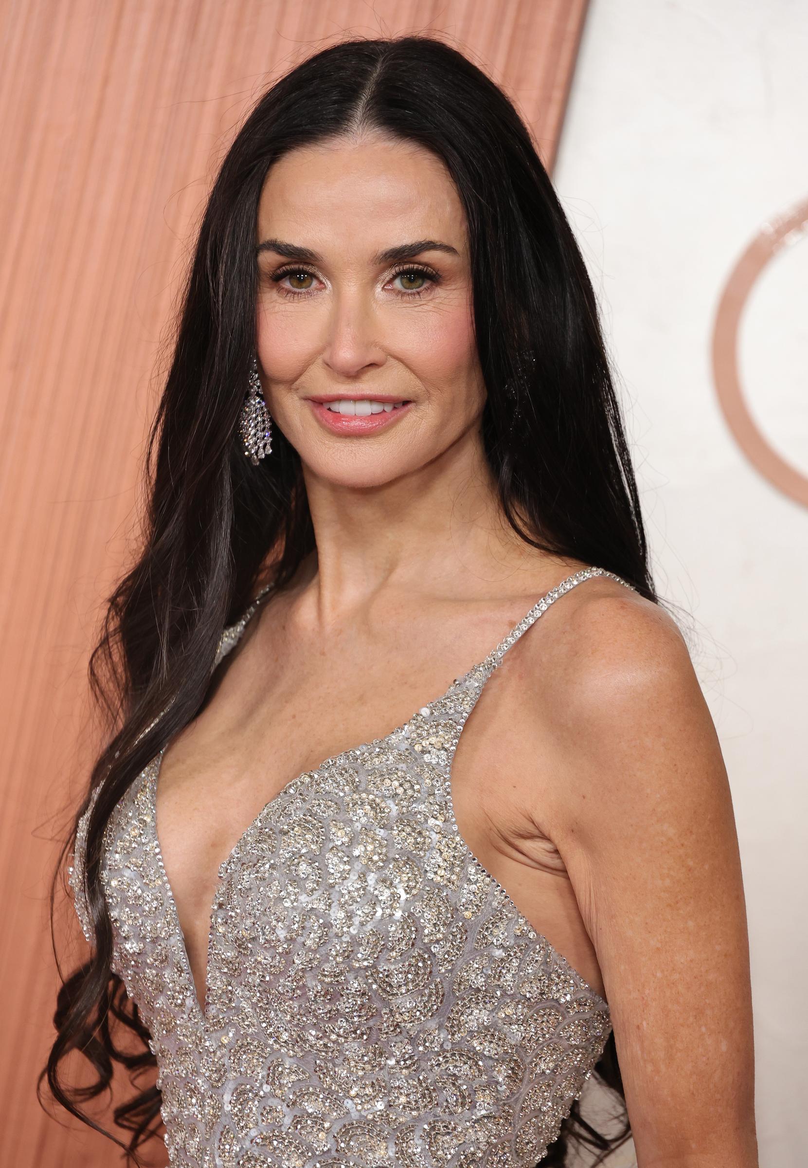 Demi Moore asiste a la 97th Annual Oscars on March 2, 2025, in Hollywood, California. | Source: Getty Images