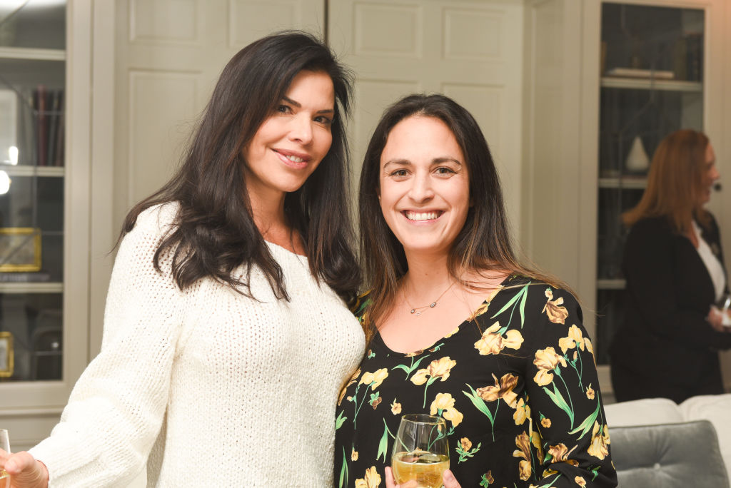 Lauren Sánchez y Elena Blair asisten a la recepción del Sound Breast Institute, organizada por Embeth Davidtz, el 23 de febrero de 2017 en Los Ángeles, California.
