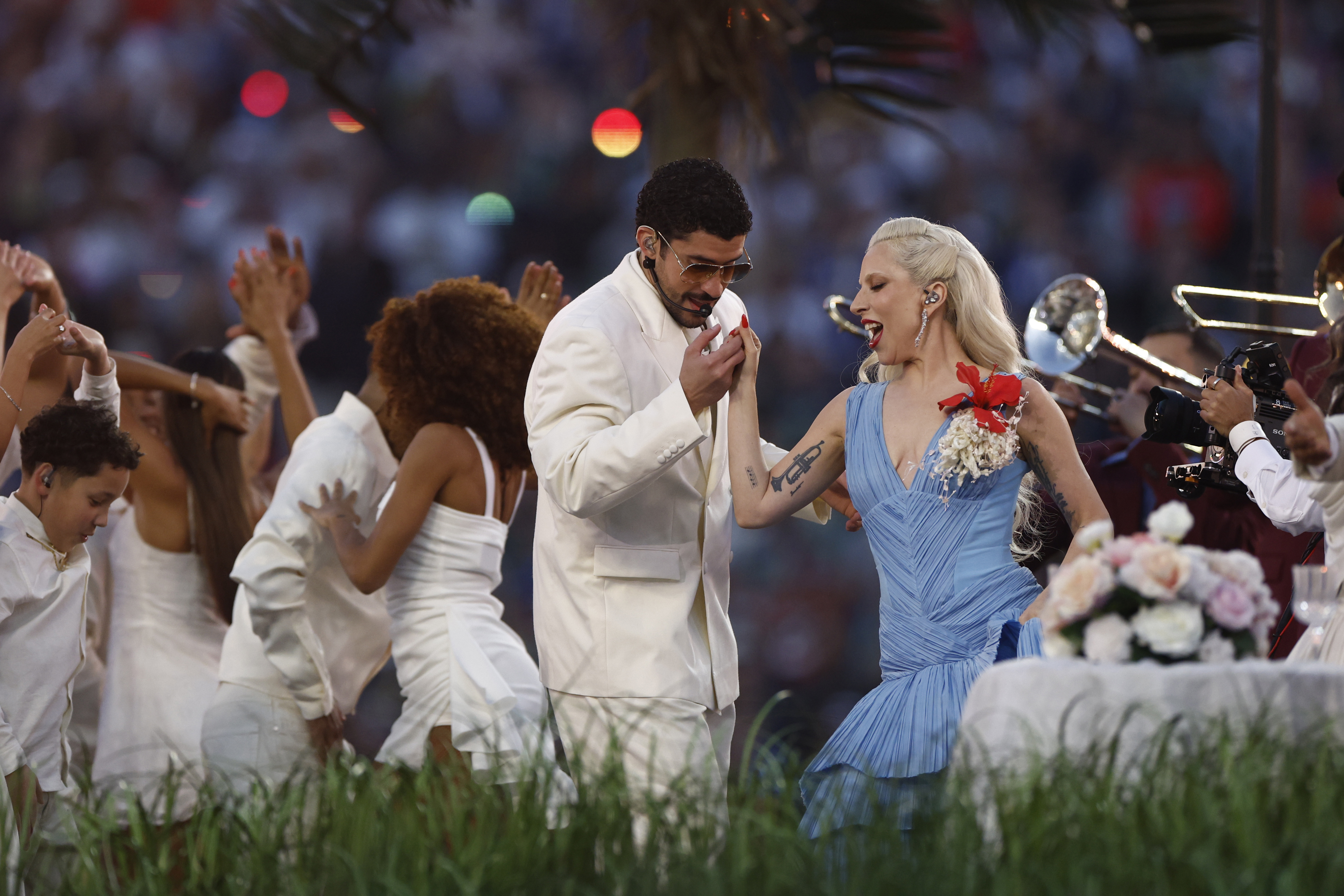 Bad Bunny y Lady Gaga presentan el espectáculo de medio tiempo. Los New England Patriots y los Seattle Seahawks jugaron el Super Bowl LX en el Levi's Stadium el 8 de febrero de 2026. | Fuente: Getty Images