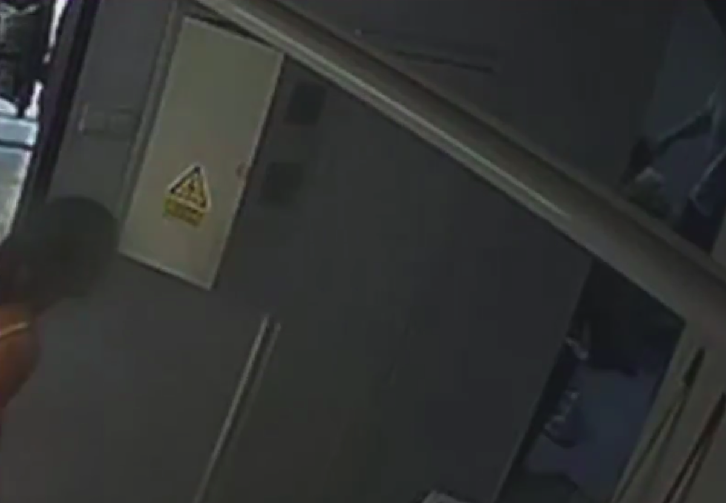 Imágenes de seguridad de la tienda de Felipe. | Foto: x.com/la7tele