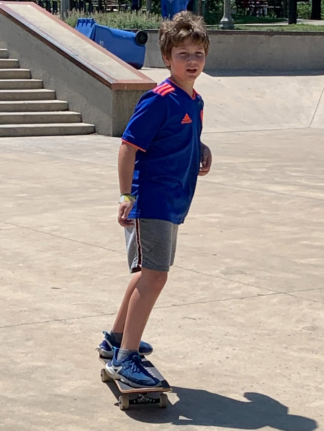 Alejo de niño andando en skate. | Foto: instagram.com/matiasmartin