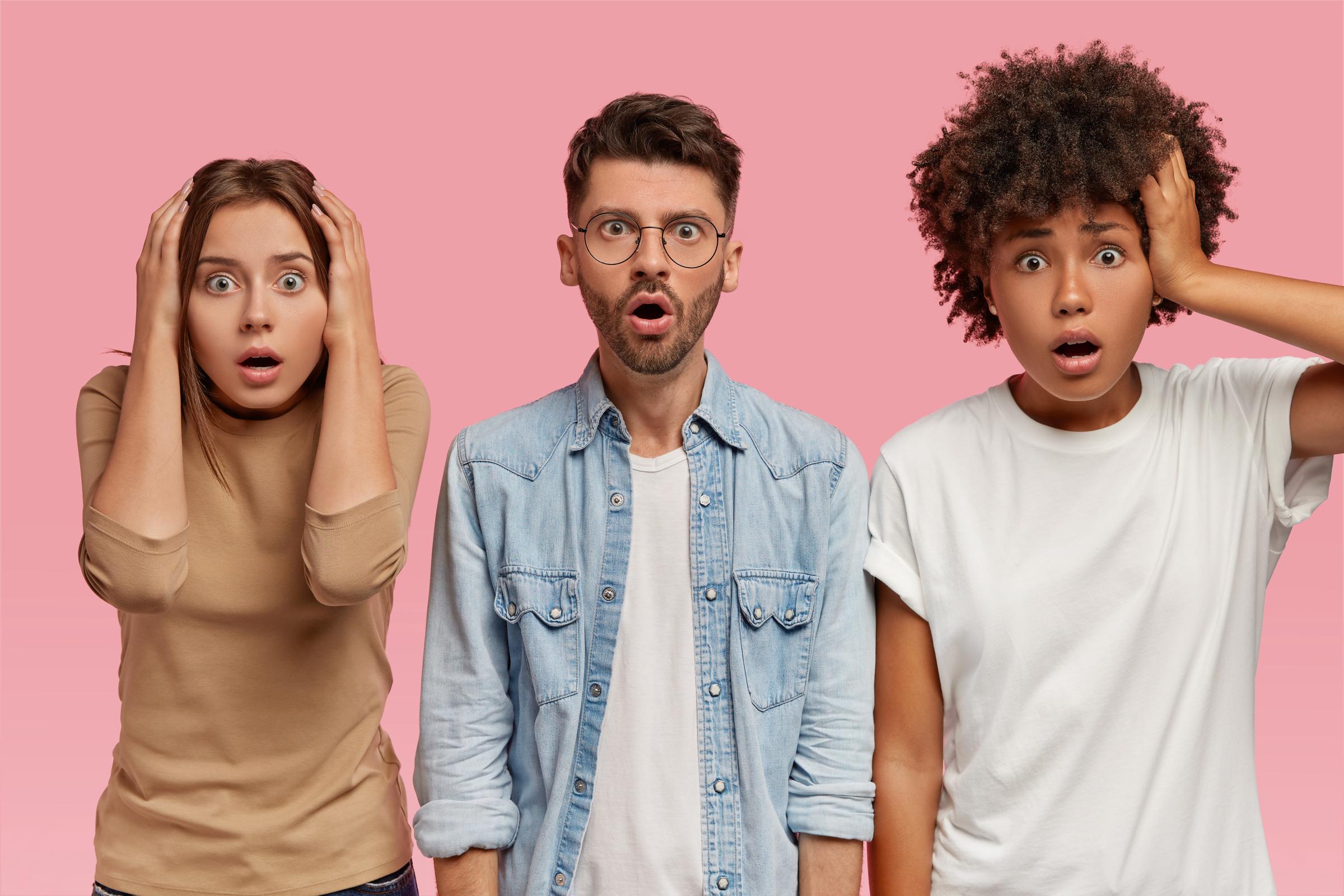Gente conmocionada | Fuente: Freepik
