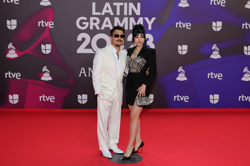 Christian Nodal y Cazzu asisten a la 24ª Entrega Anual de los Latin Grammy el 16 de noviembre de 2023 en Sevilla, España. | Foto: Getty Images