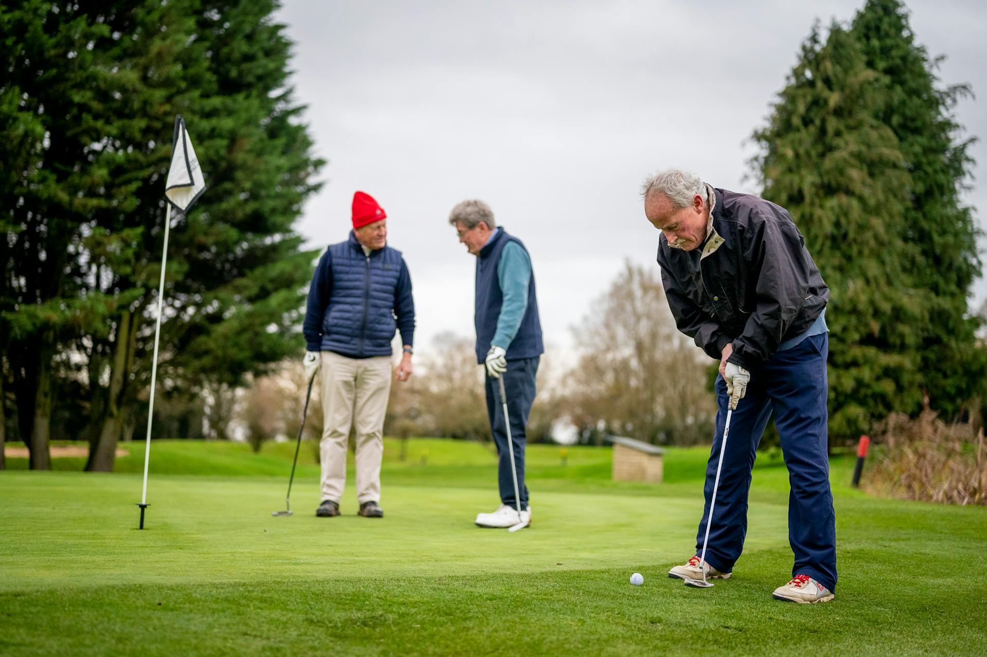 Hombres jugando al golf | Fuente: Pexels