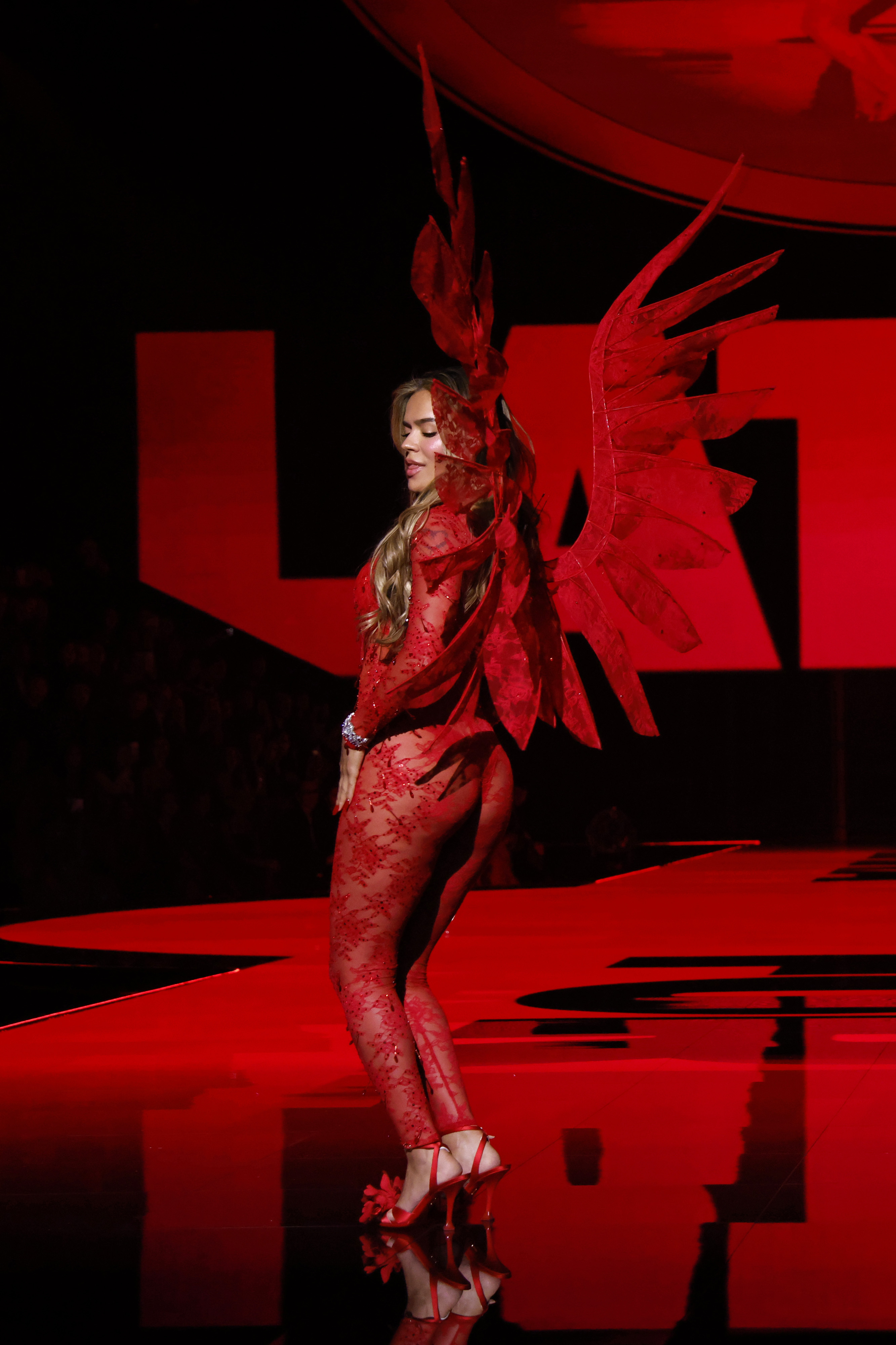 Karol G en el desfile de Moda de Victoria’s Secret 2025, celebrado en los Estudios Steiner el 15 de octubre de 2025 en Nueva York | Fuente: Getty Images