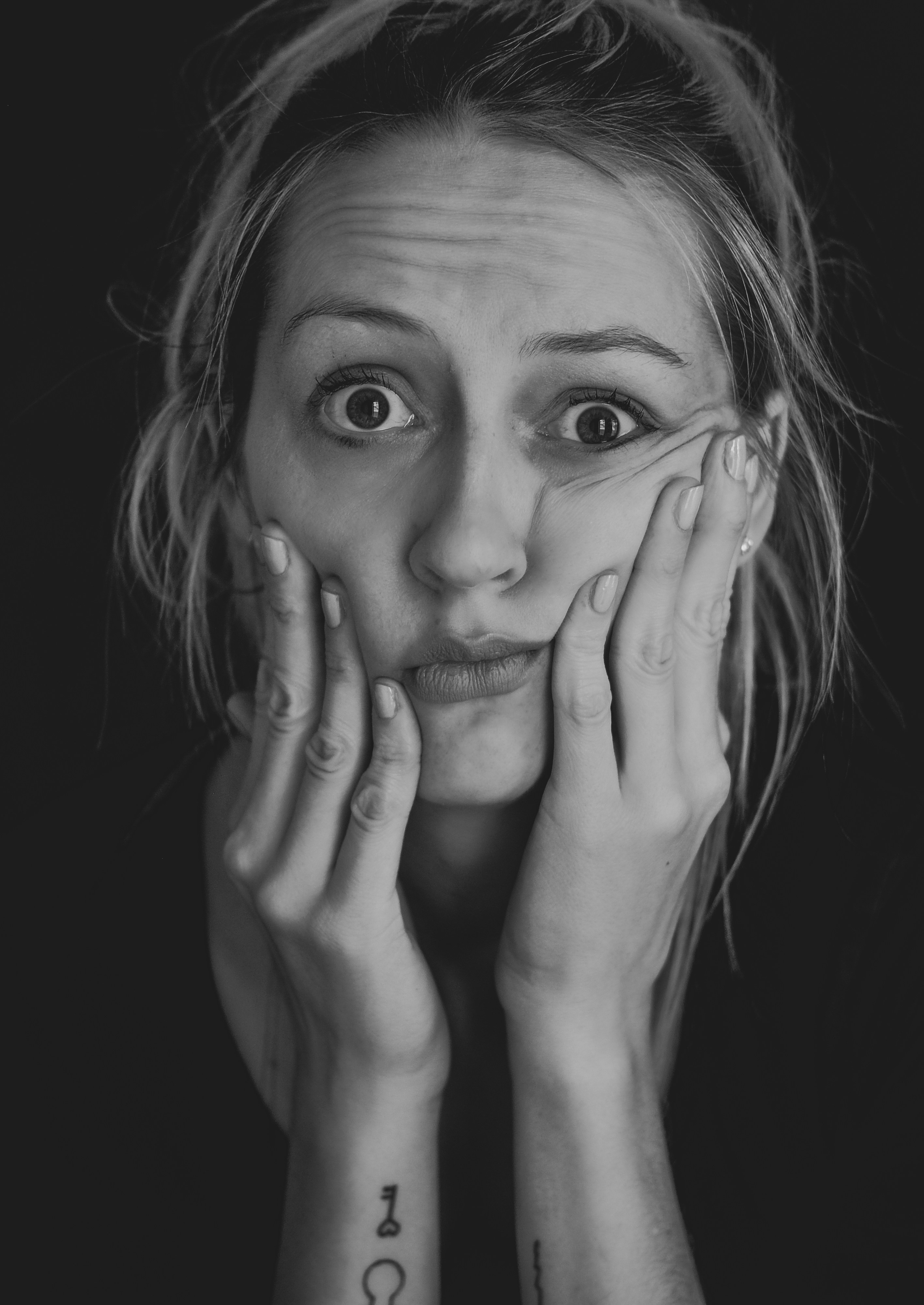 Una mujer perturbada | Fuente: Unsplash