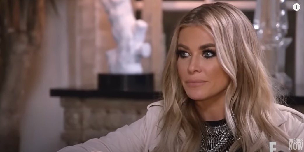 La actriz habla sobre su difunta hermana, Debbie, en "Hollywood Medium with Tyler Henry" en una publicación del 25 de junio de 2022 | Fuente: YouTube/E! Entertainment