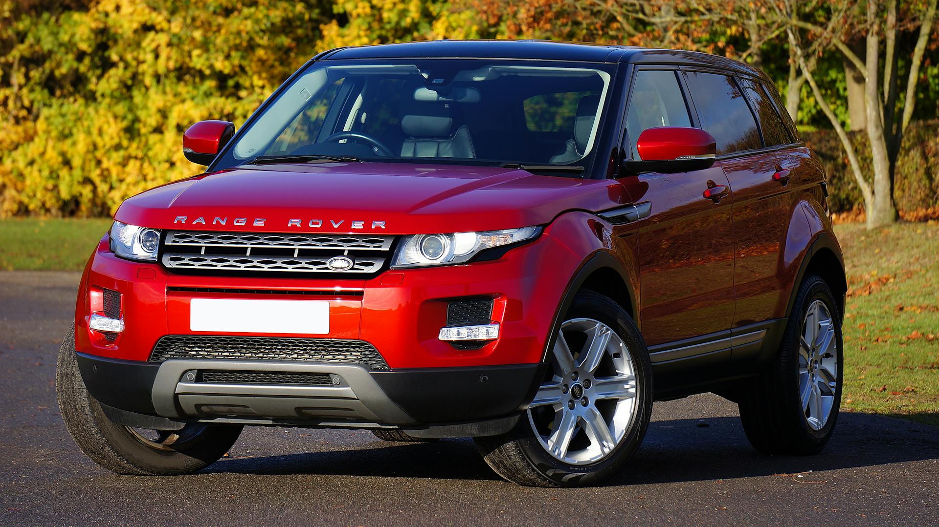 Un automóvil rojo brillante | Fuente: Pexels