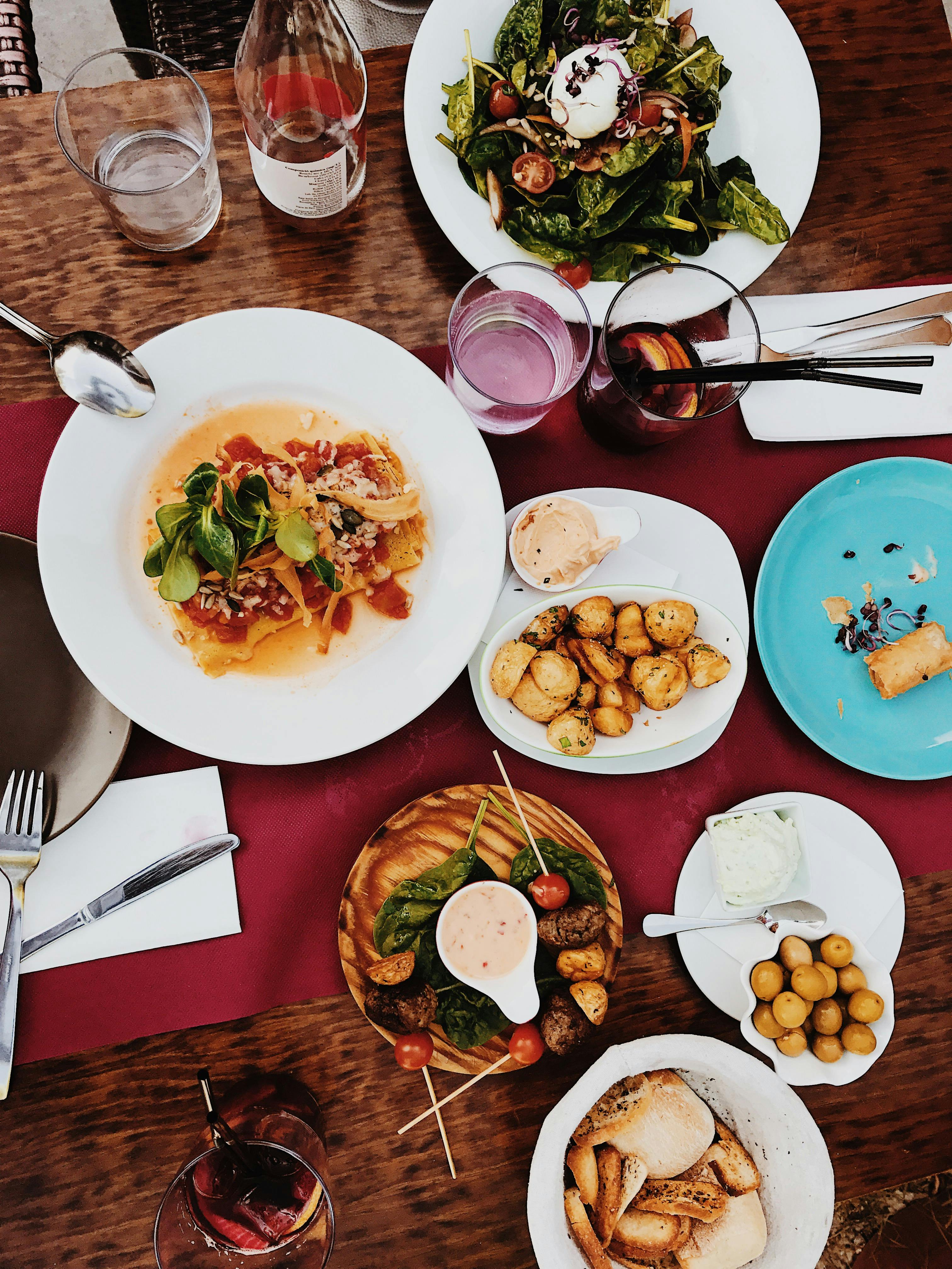 Comida en una mesa | Fuente: Pexels