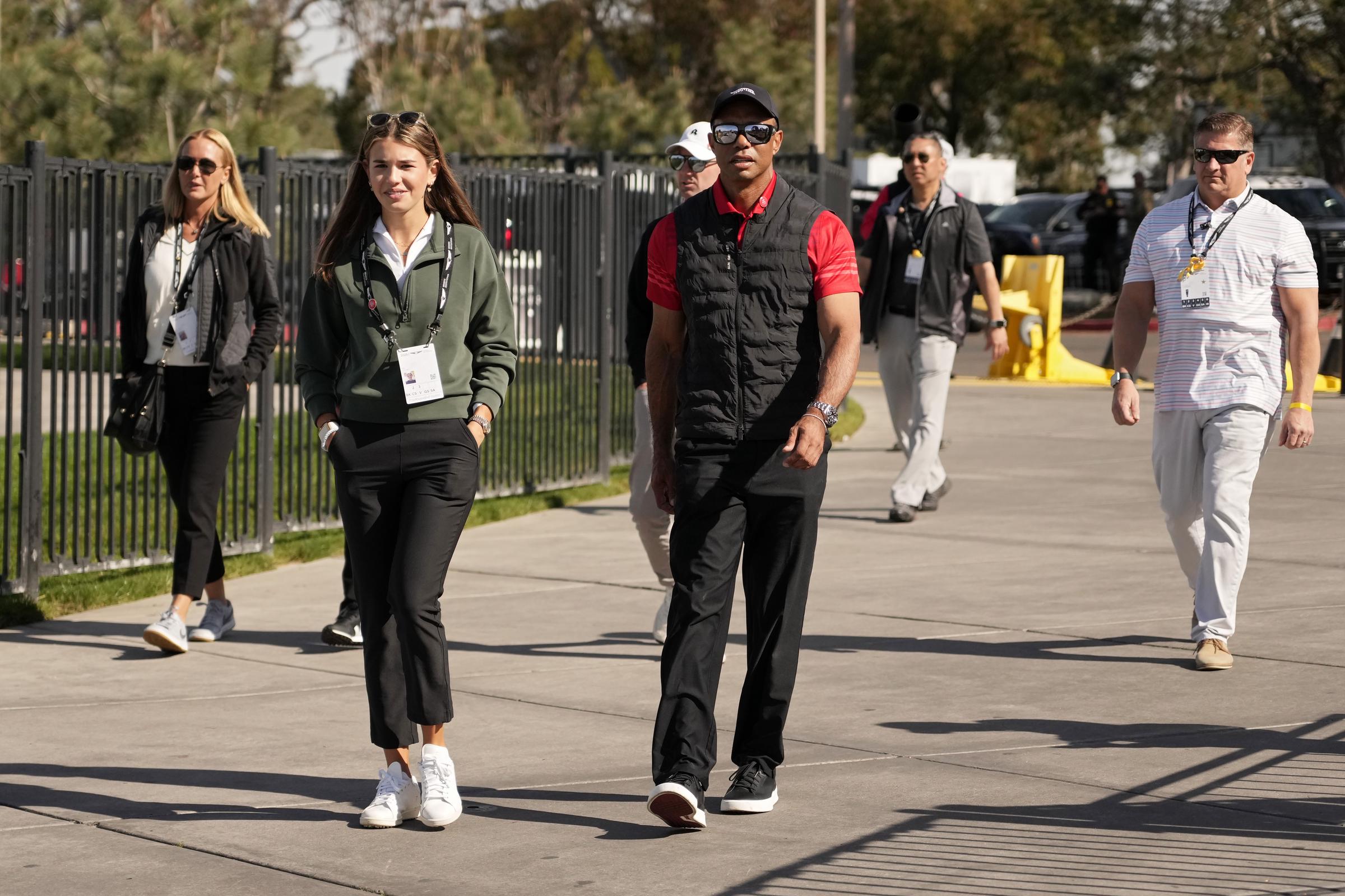 Kai Trump y Tiger Woods llegan al campo durante la ronda final del The Genesis Invitational 2025 el 16 de febrero de 2025 | Fuente: Getty Images