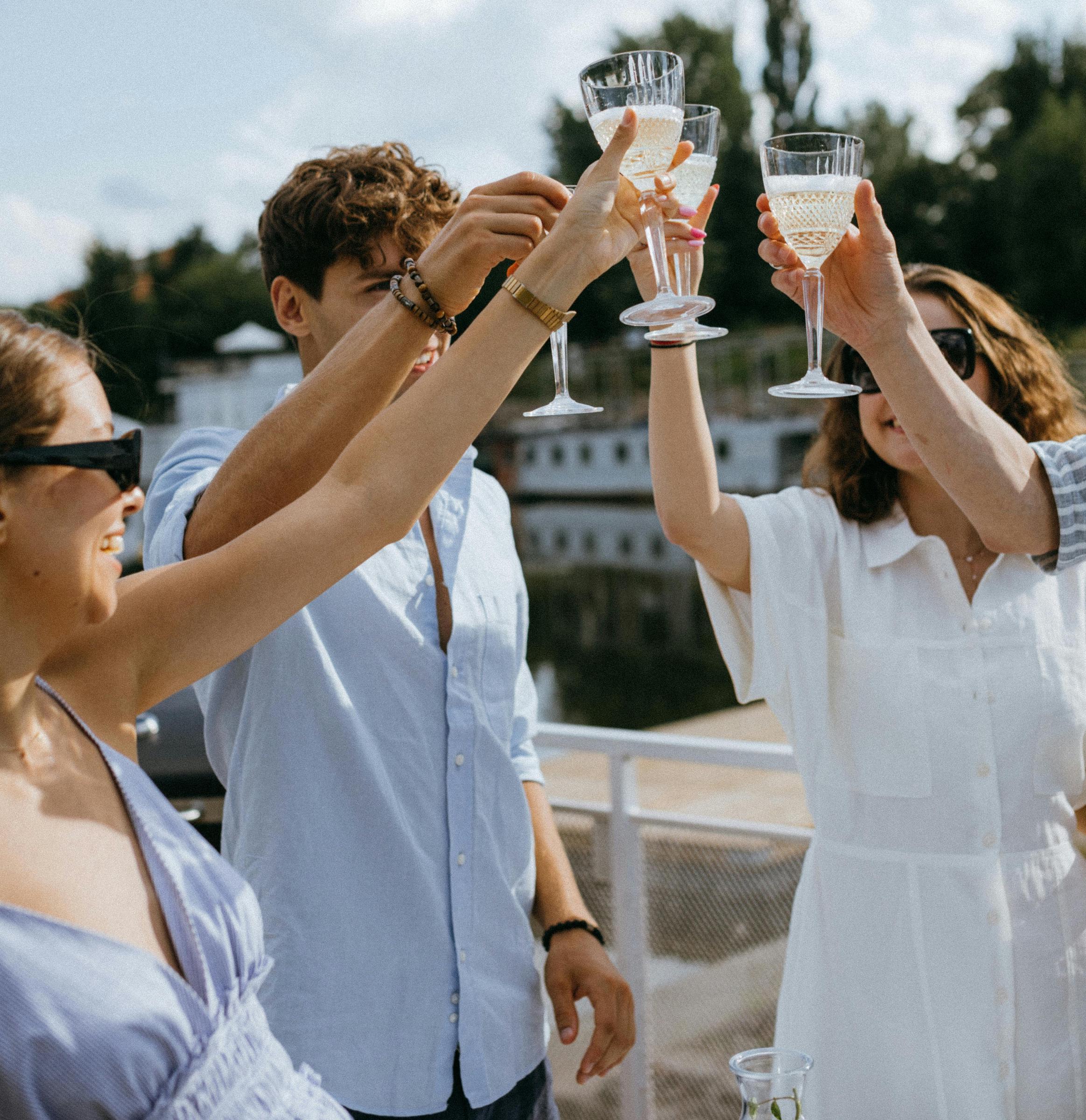 Una fiesta a bordo de un barco | Fuente: Pexels