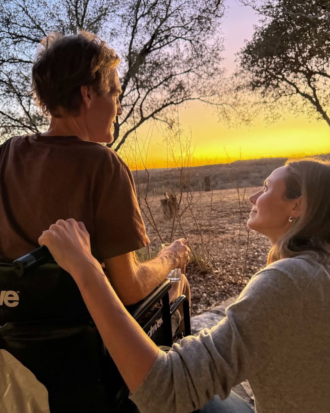 James Van Der Beek compartiendo un momento con Stacy Keibler, publicado el 11 de febrero de 2026. | Fuente: Instagram/stacykeibler