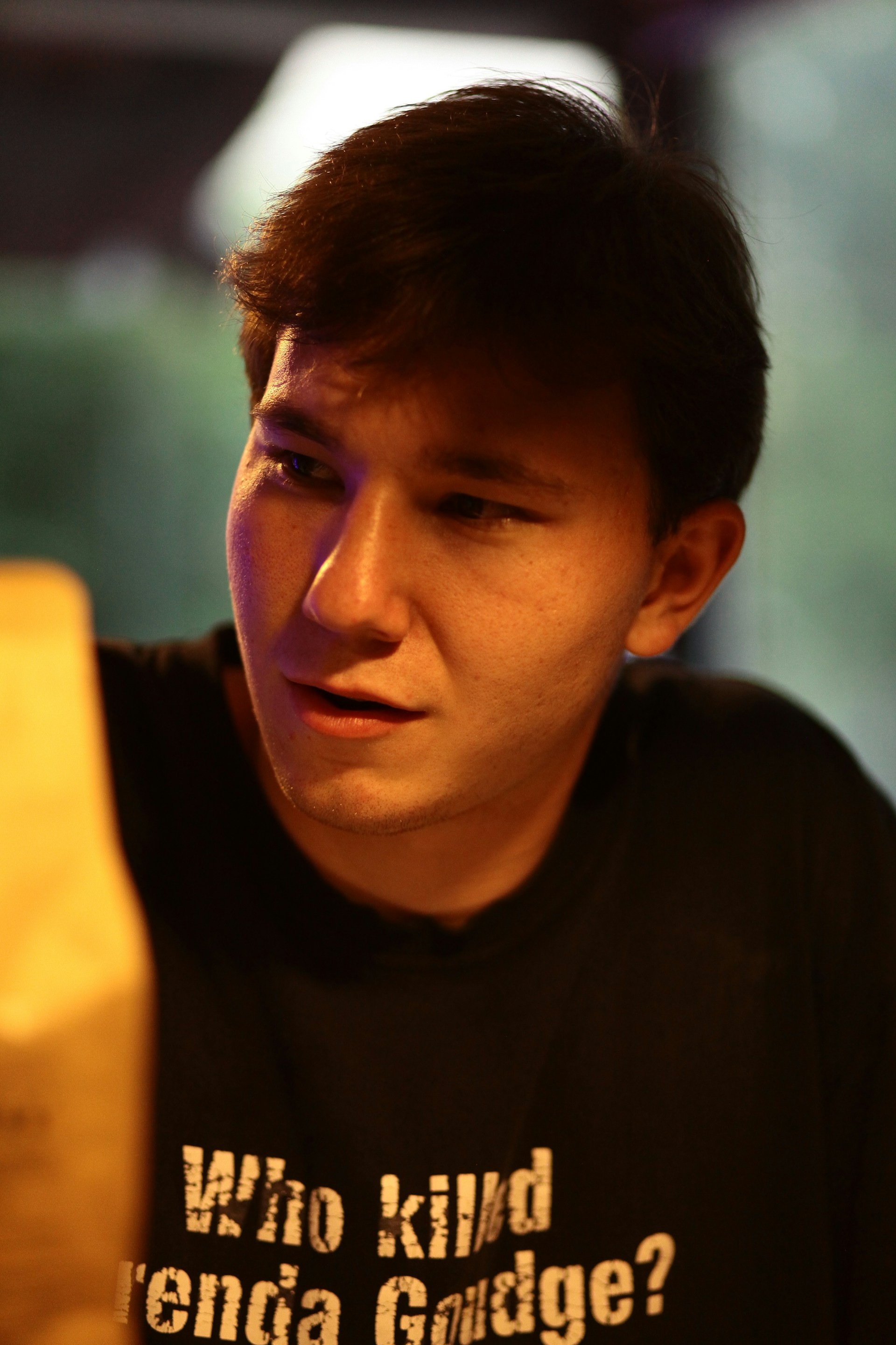 Un hombre mirando a alguien con incredulidad | Fuente: Unsplash