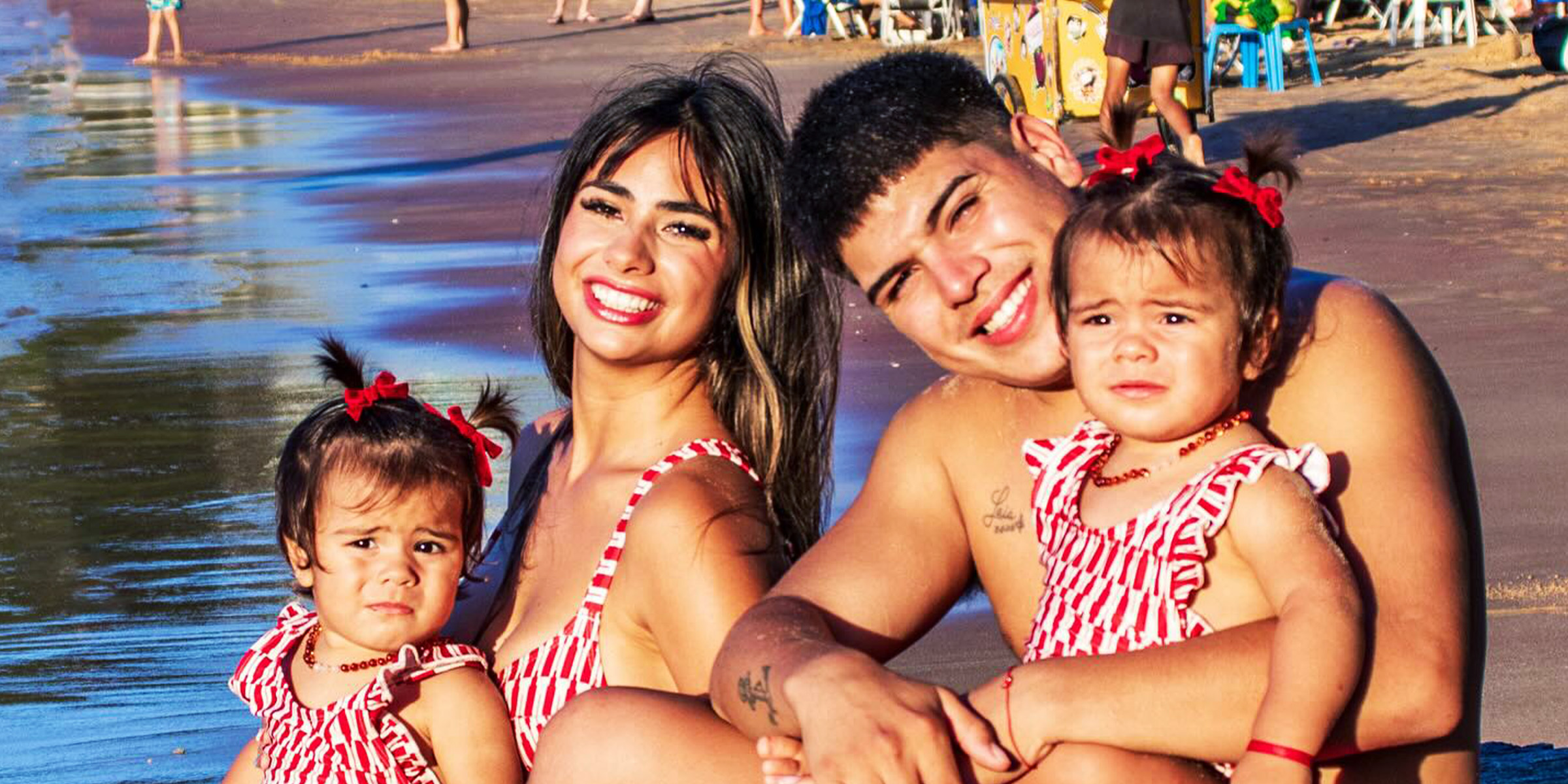 Thiago Medina con su esposa e hijas | Fuente: instagram.com/gemelas.medinacelis