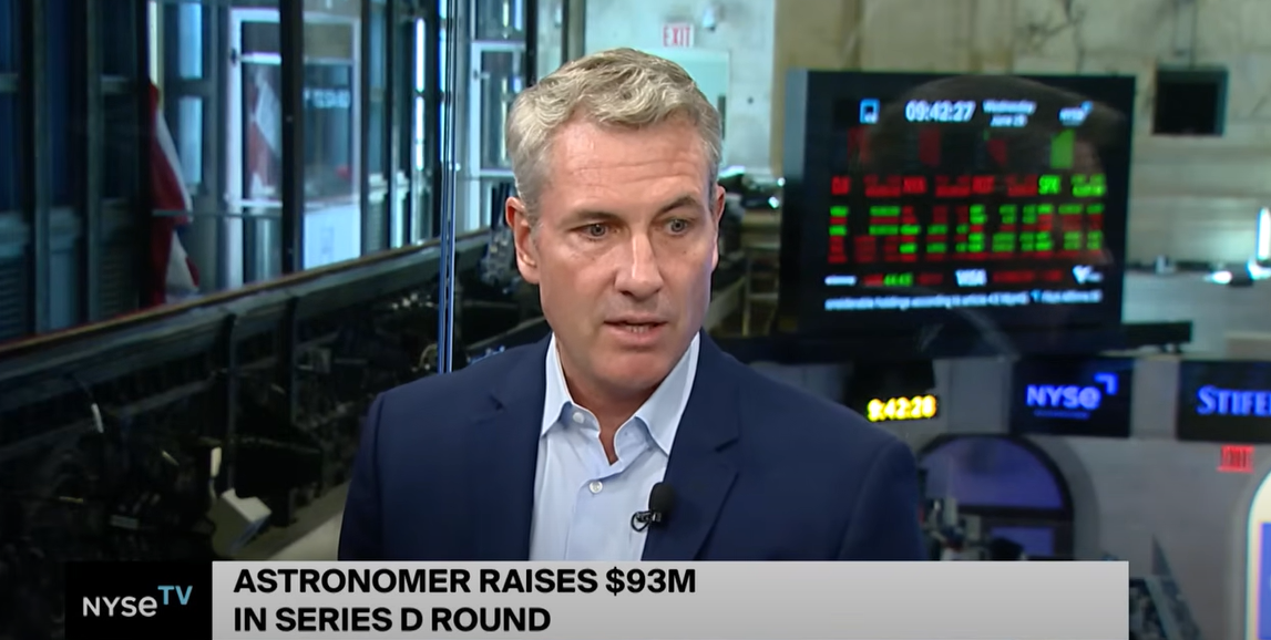 Andy Byron habla sobre bolsa con NYSE TV Live, de un post de YouTube del 25 de junio de 2025 | Fuente: YouTube/NYSETV