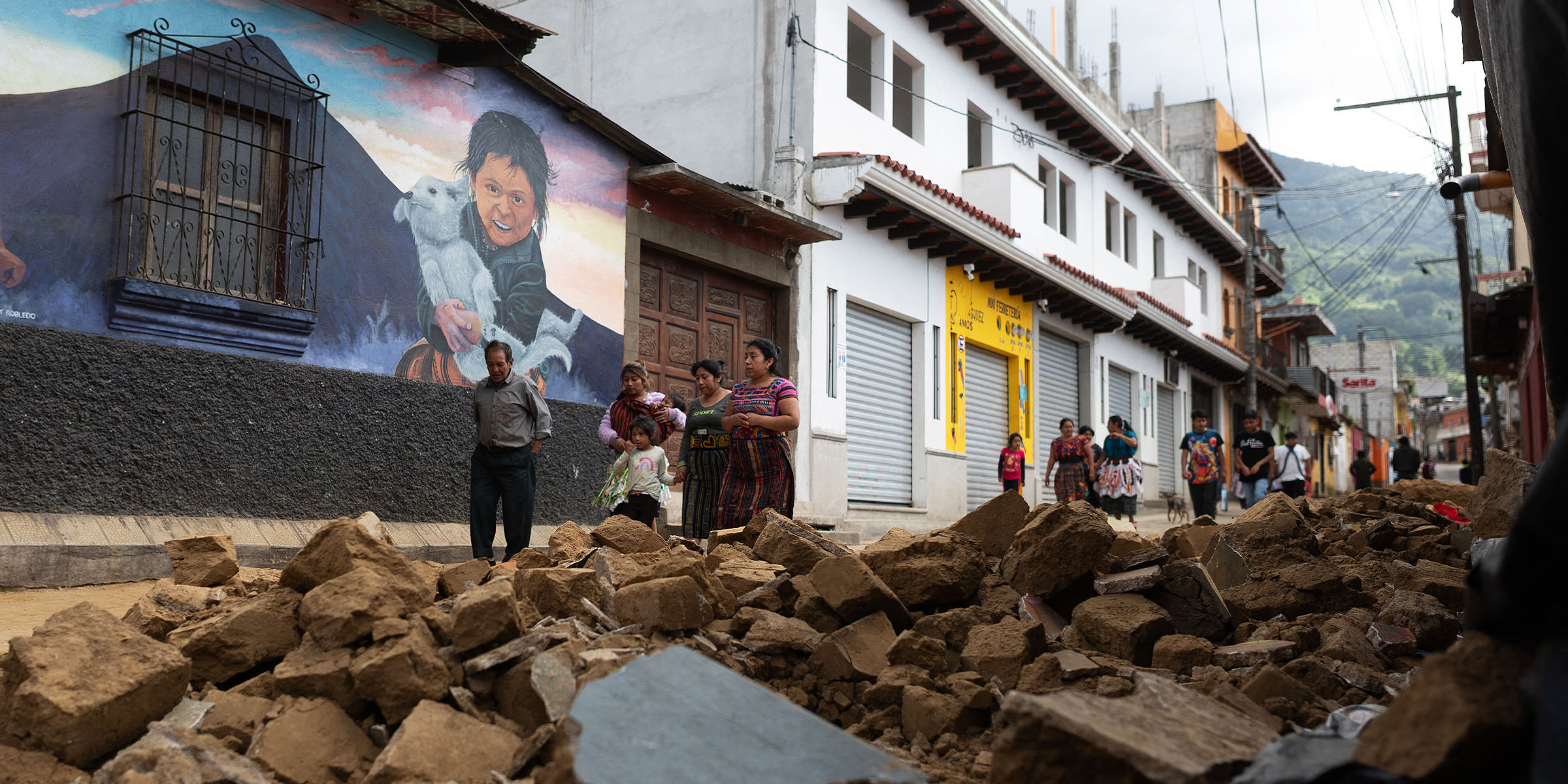 Restos de estructuras tras el terremoto. | Foto: Getty Images