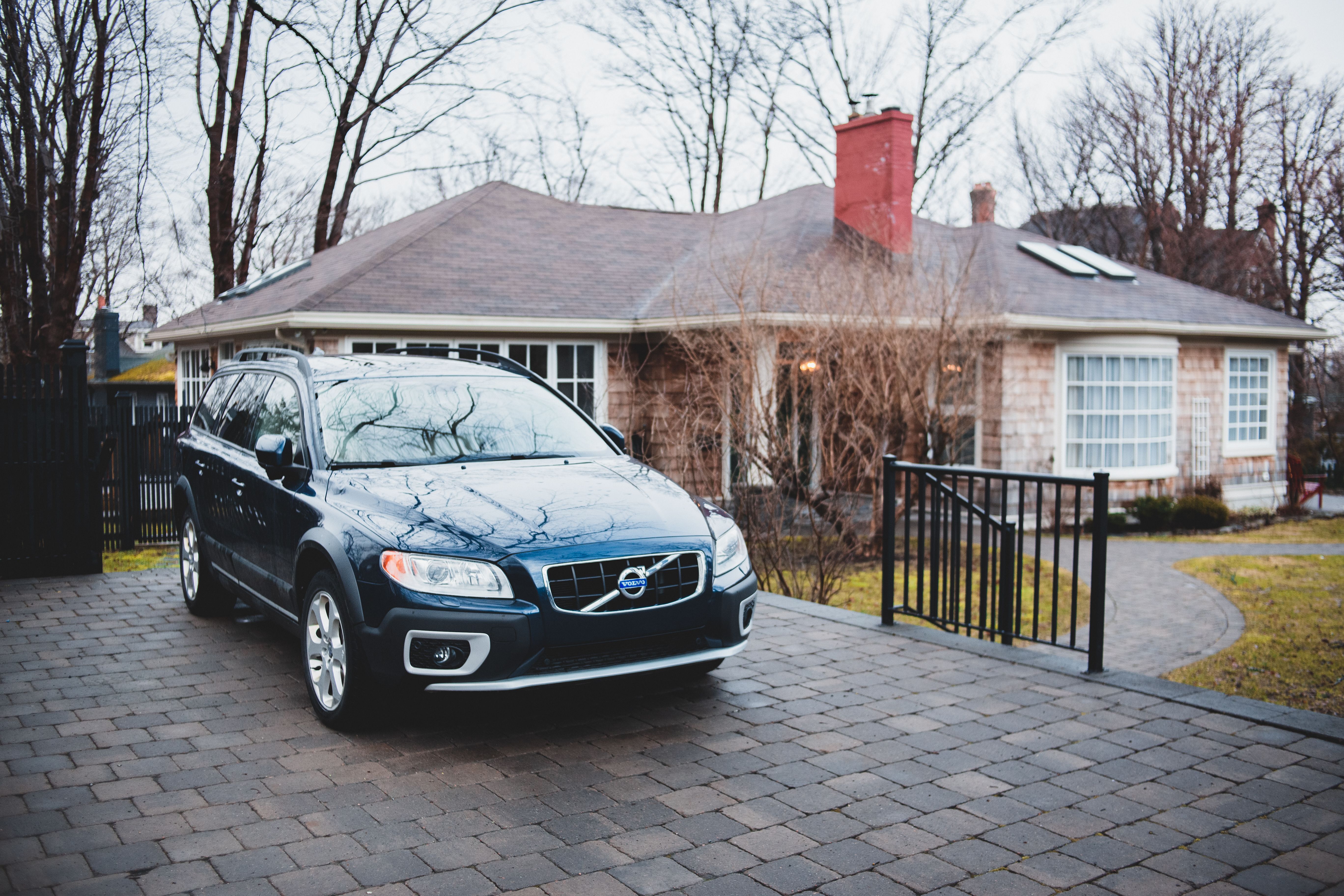 Beautiful country house with a car parked outside | Source: Pexels