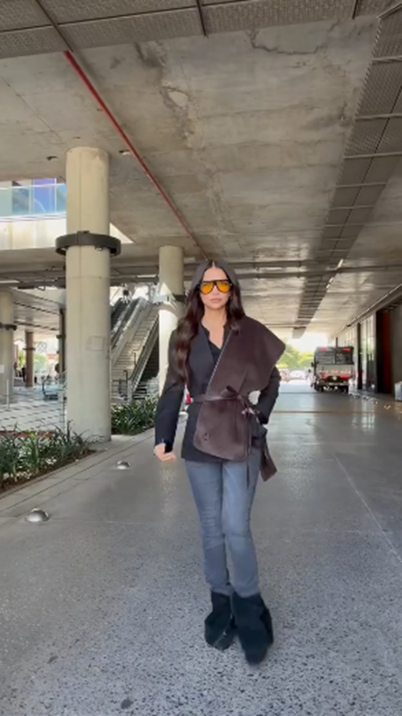 Zaira Nara luciendo un conjunto de skinny jean con un saco sastrero clásico, y chaleco de textura similar al cuero | Fuente: Instagram/zaira.nara