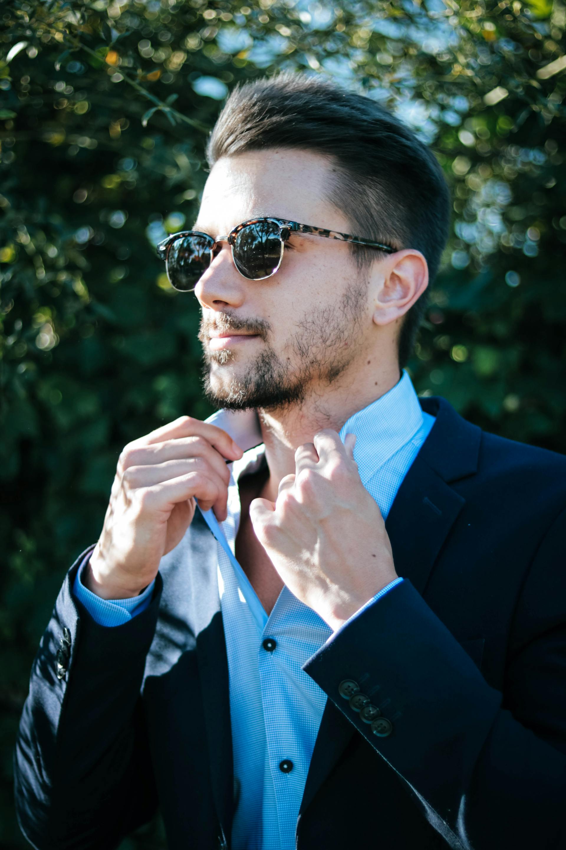 Un hombre con gafas de sol | Fuente: Pexels