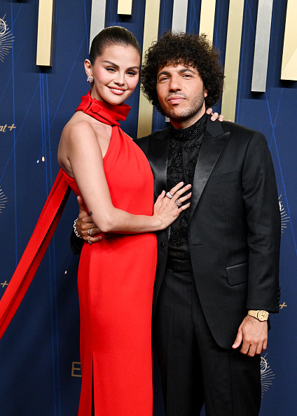 Selena Gomez y Benny Blanco en la 77ª edición de los Premios Emmy Primetime, celebrada en el Teatro Peacock el 14 de septiembre de 2025 en Los Ángeles, California | Fuente: Getty Images