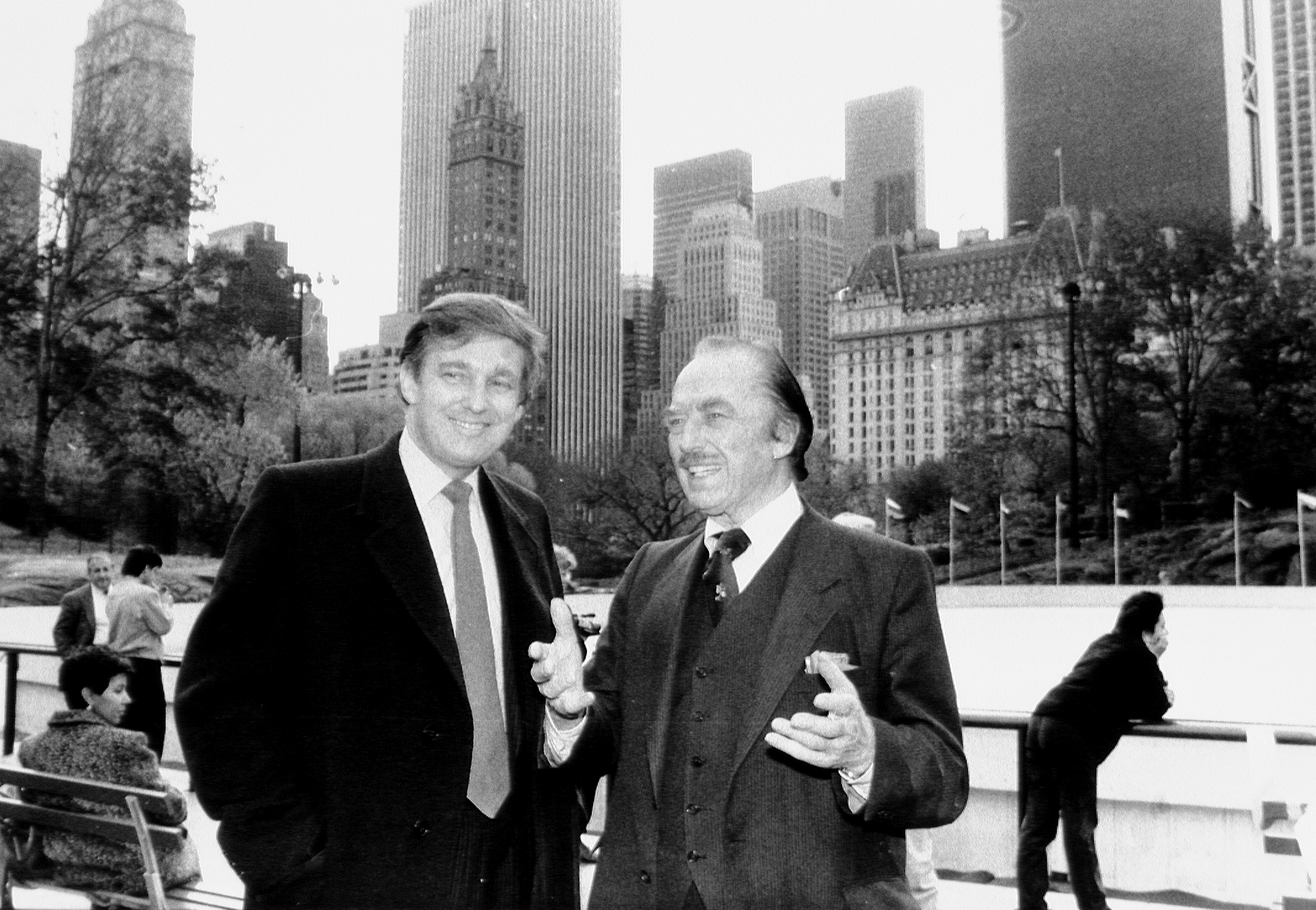 Donald Trump y Fred Trump Snr. en la inauguración de Wollman Rink el 6 de noviembre de 1987 | Fuente: Getty Images