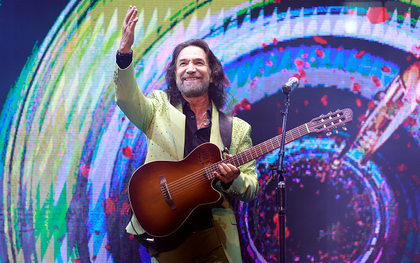 El cantante mexicano Marco Antonio Solís durante su presentación en el Intuit Center de Inglewood, California, el 18 de agosto de 2024, como parte de su gira de 2014 "Eternamente Agradecido World Tour" | Fuente: Getty Images