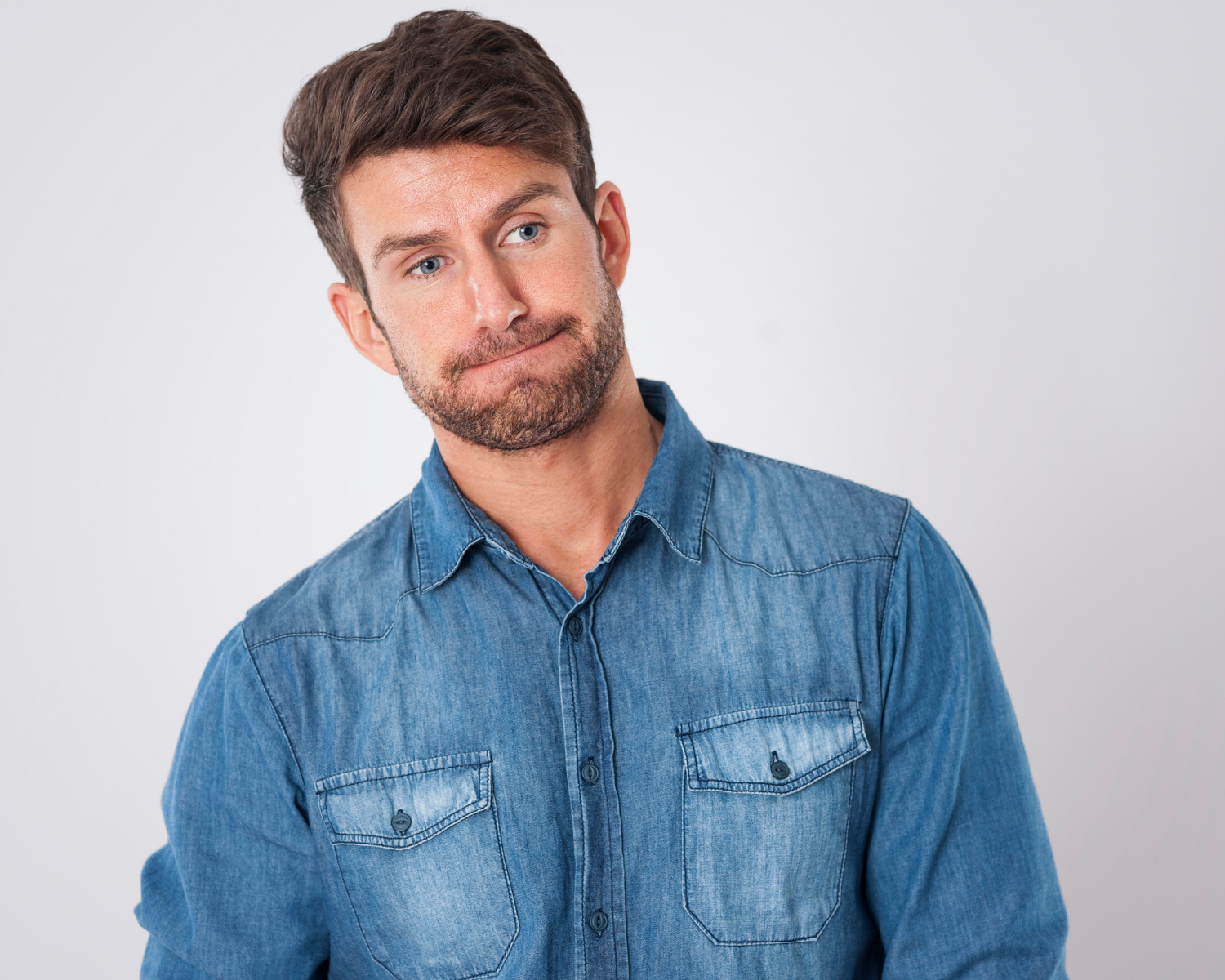 Un hombre estresado | Fuente: Freepik
