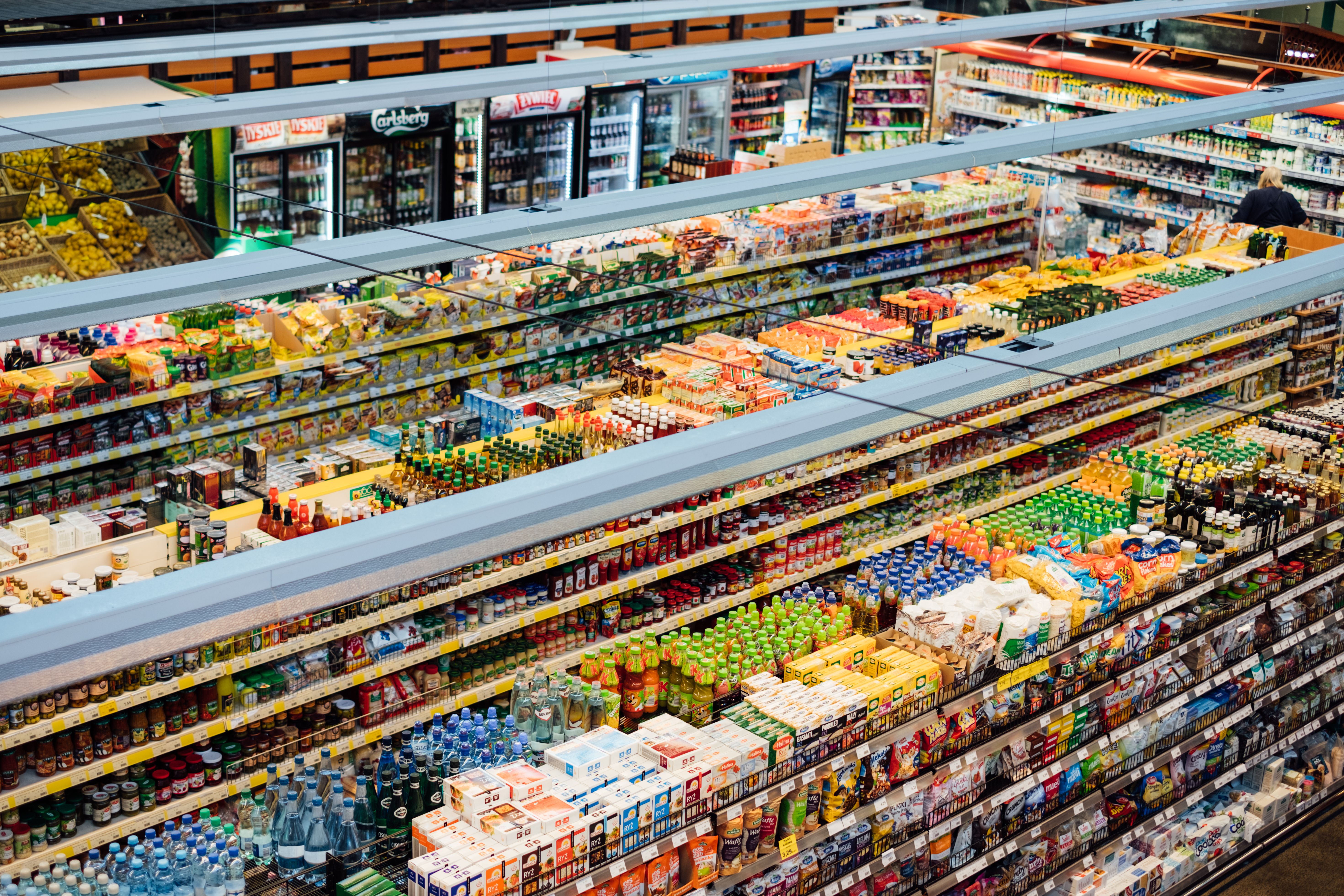 Estante de supermercado | Fuente: Pexels
