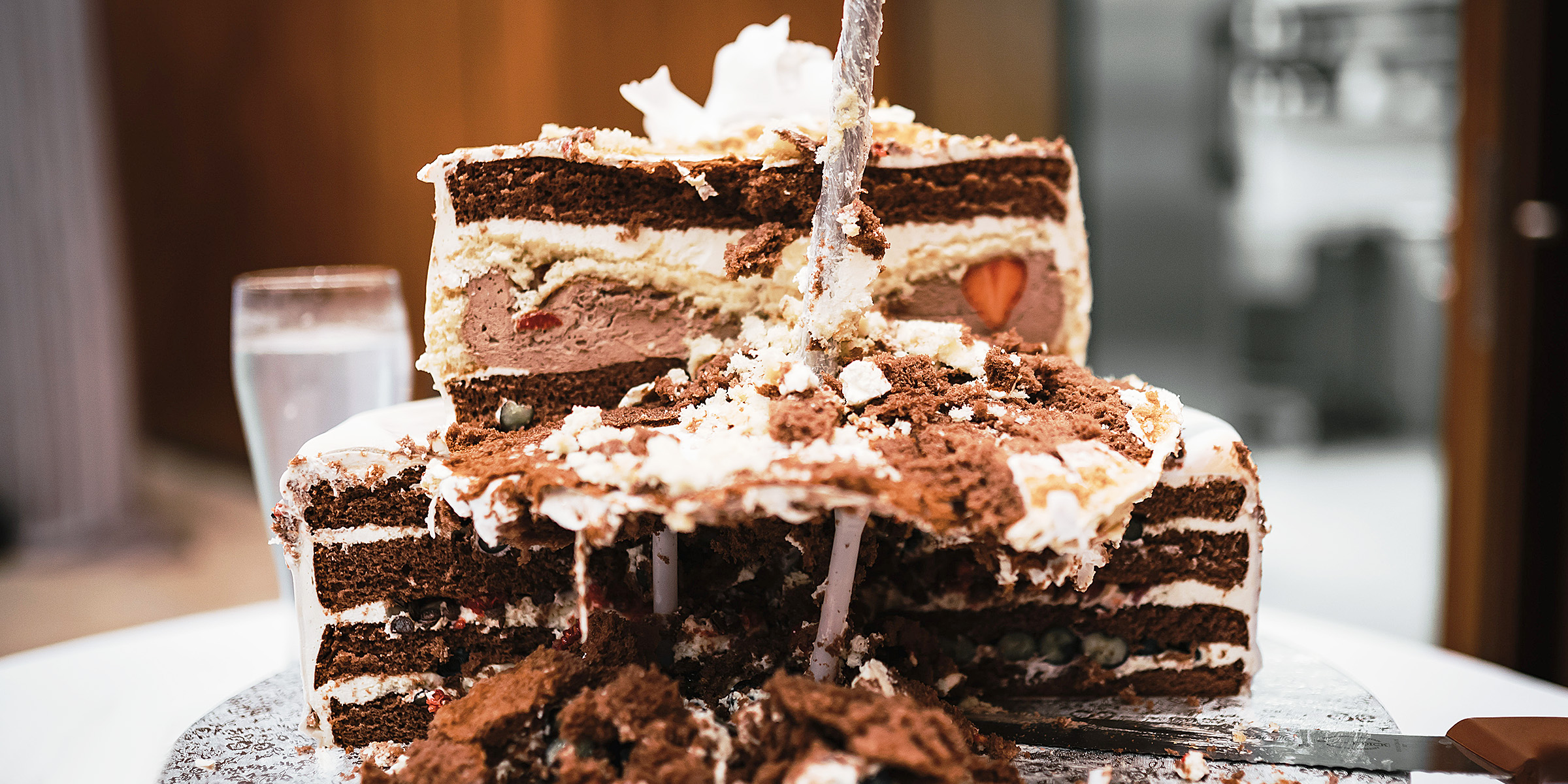 Un pastel a medio comer | Fuente: Shutterstock